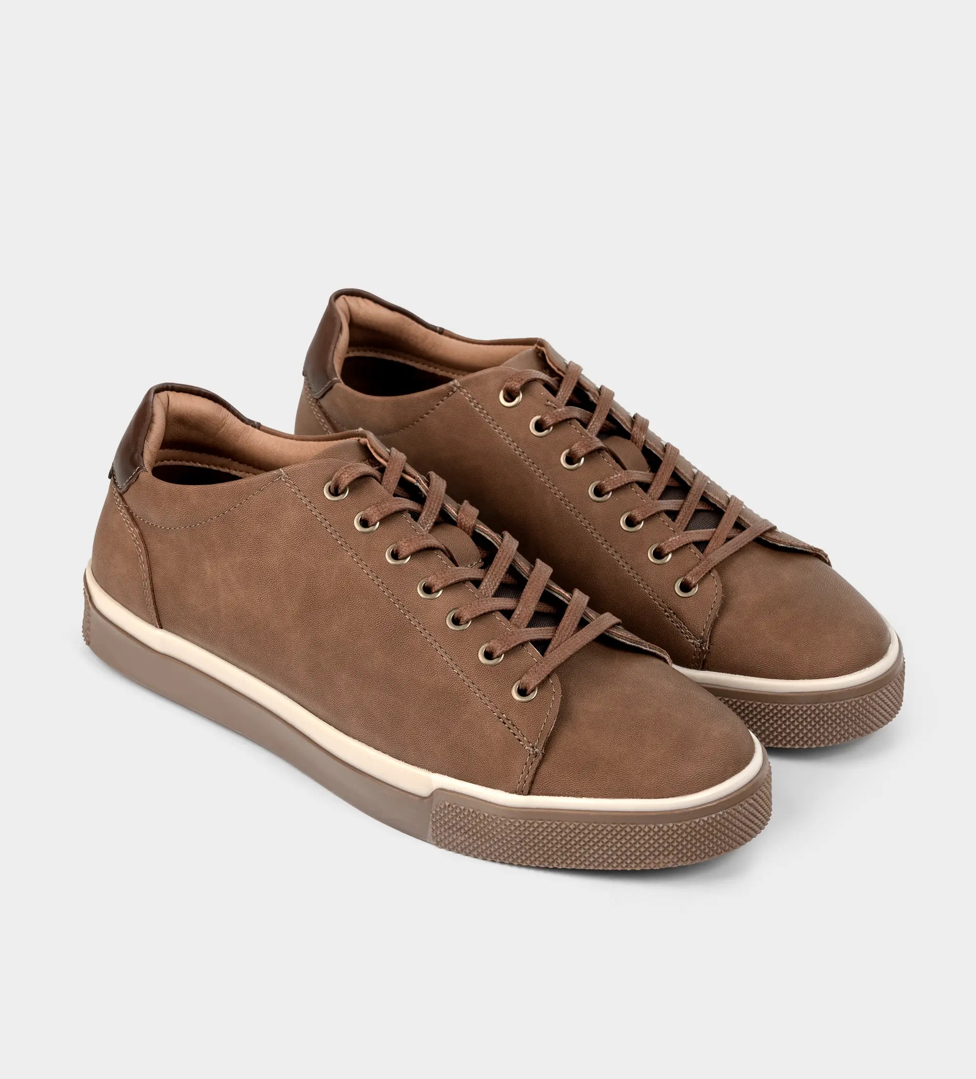 SNEAKER CASUAL AGUJETAS MIEL