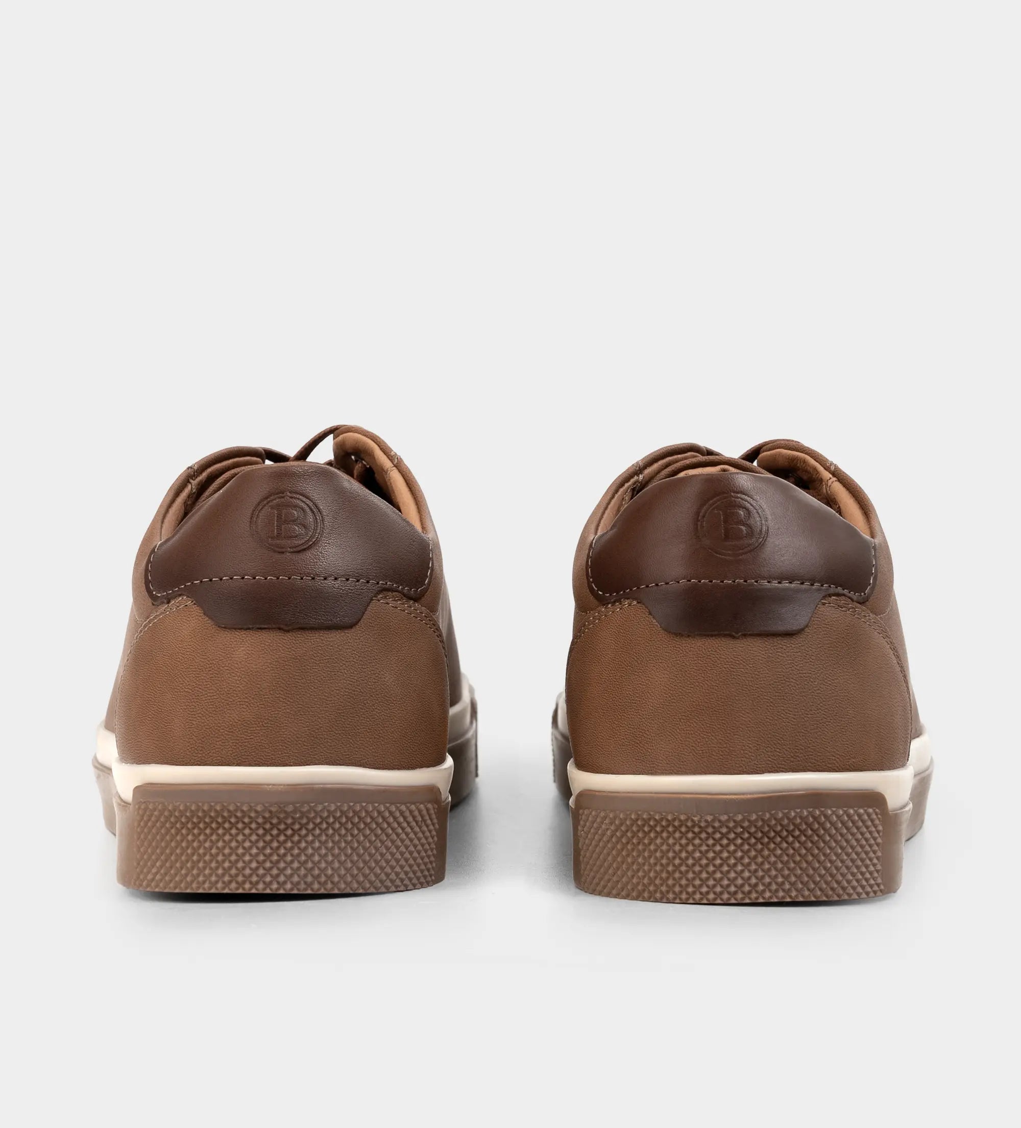 SNEAKER CASUAL AGUJETAS MIEL