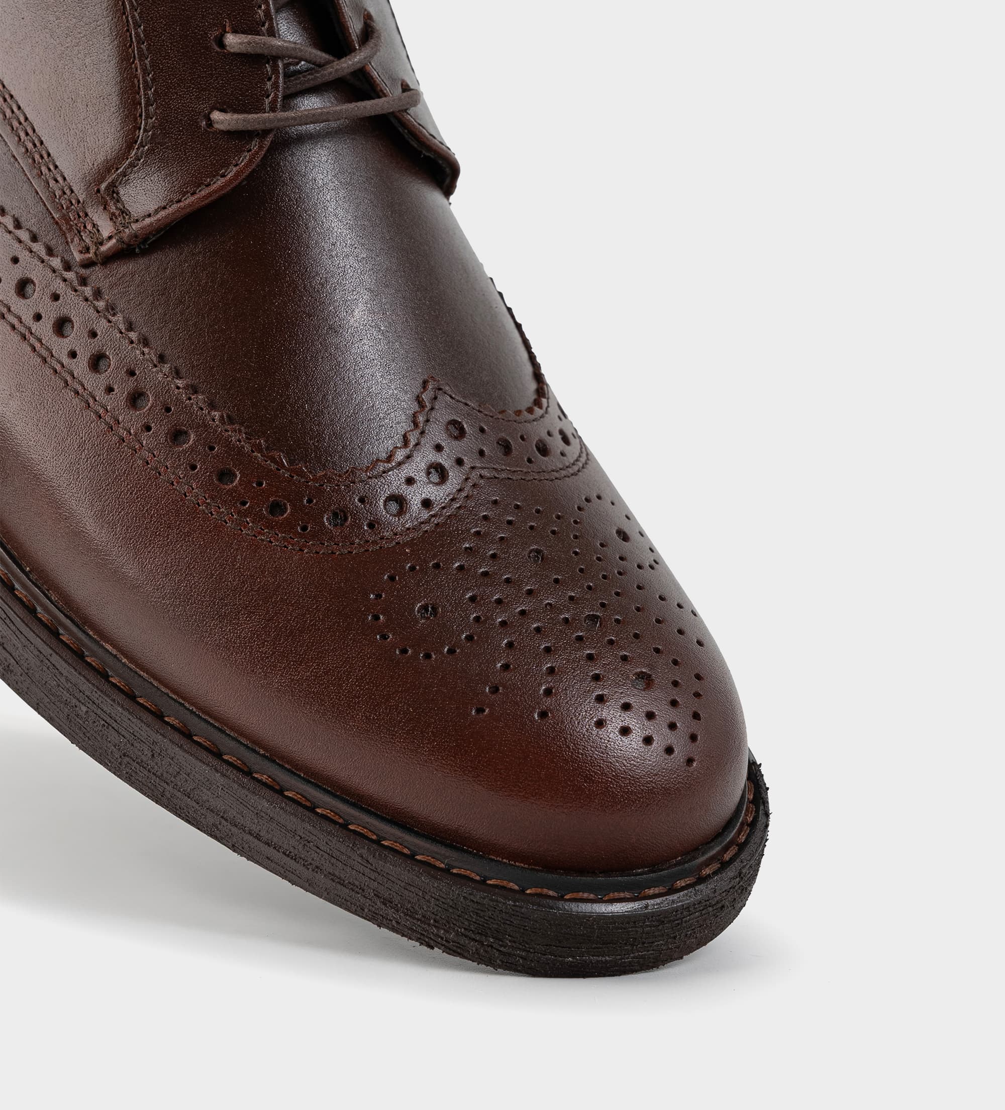 DERBY CASUAL WINGTIP PIEL CAFÉ