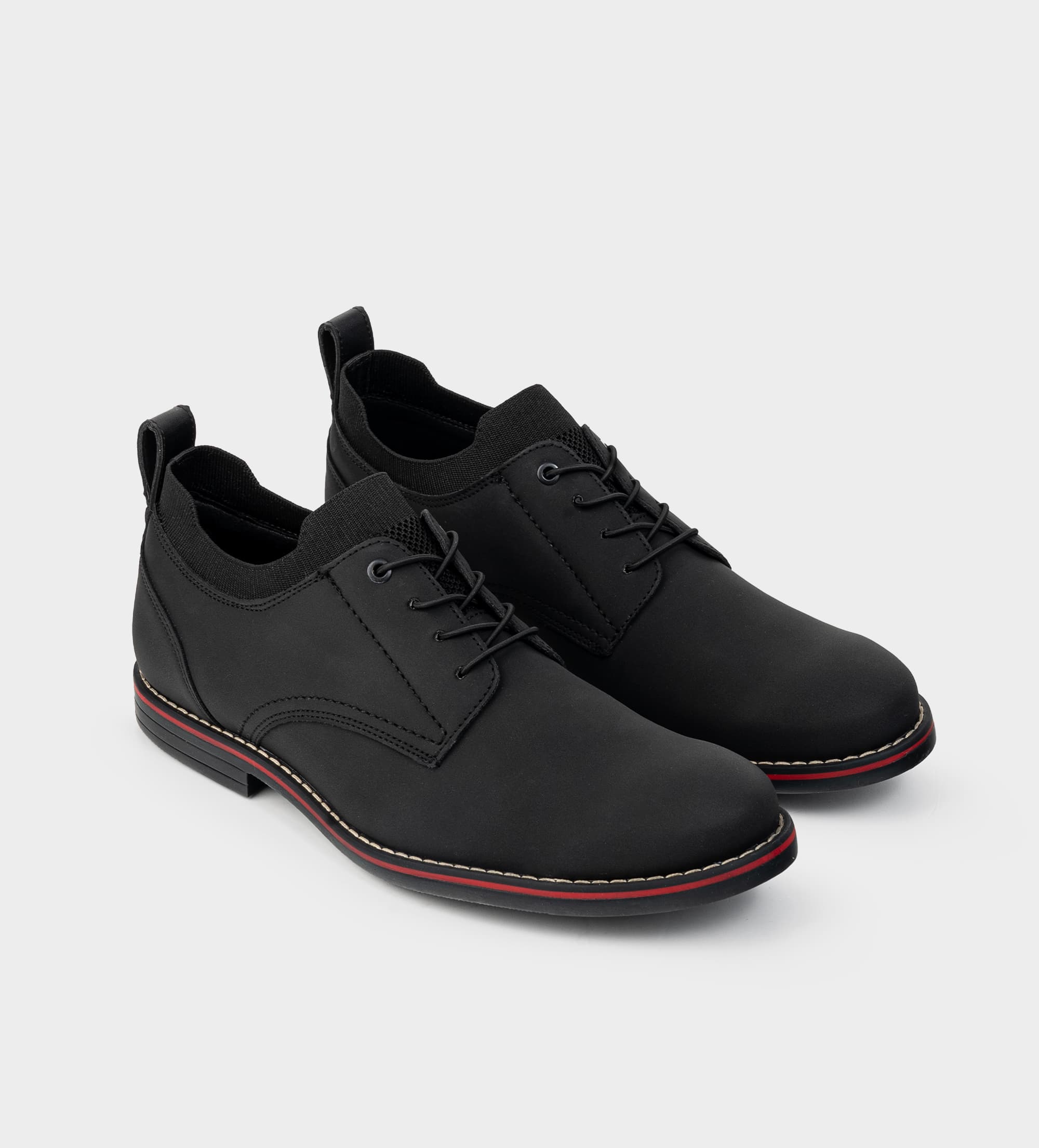 ZAPATO CASUAL SLIP ON AGUJETAS NEGRO