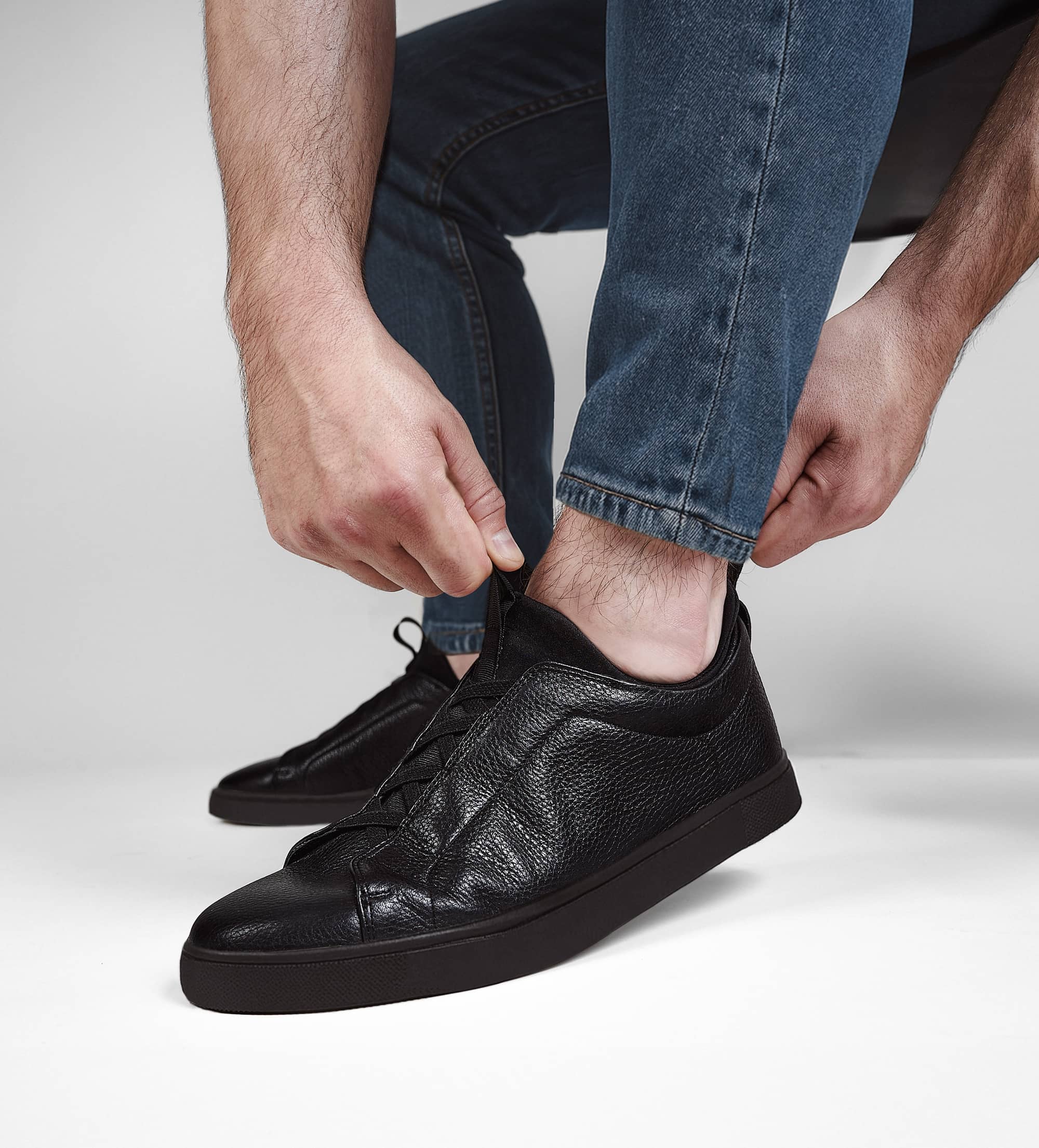 SNEAKER SLIP ON PIEL NEGRO