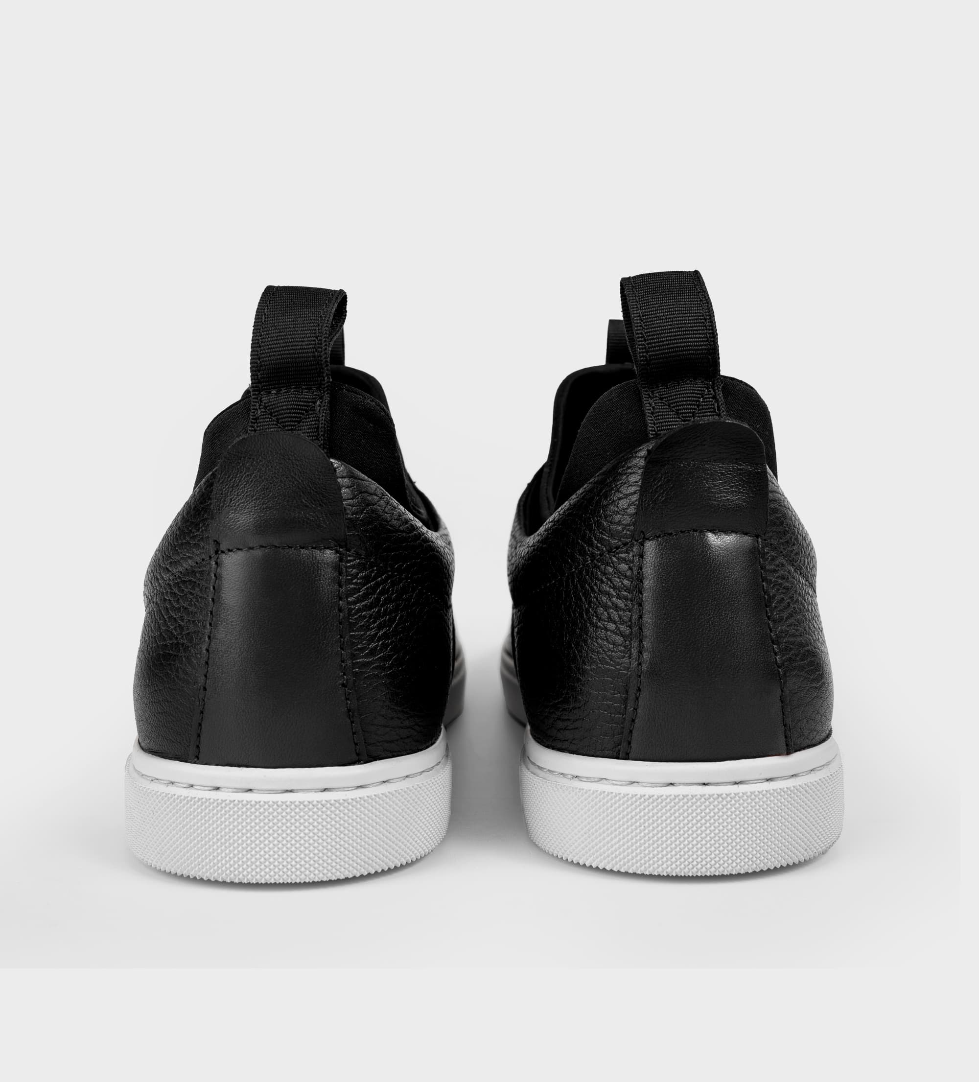 SNEAKER SLIP ON PIEL NEGRO
