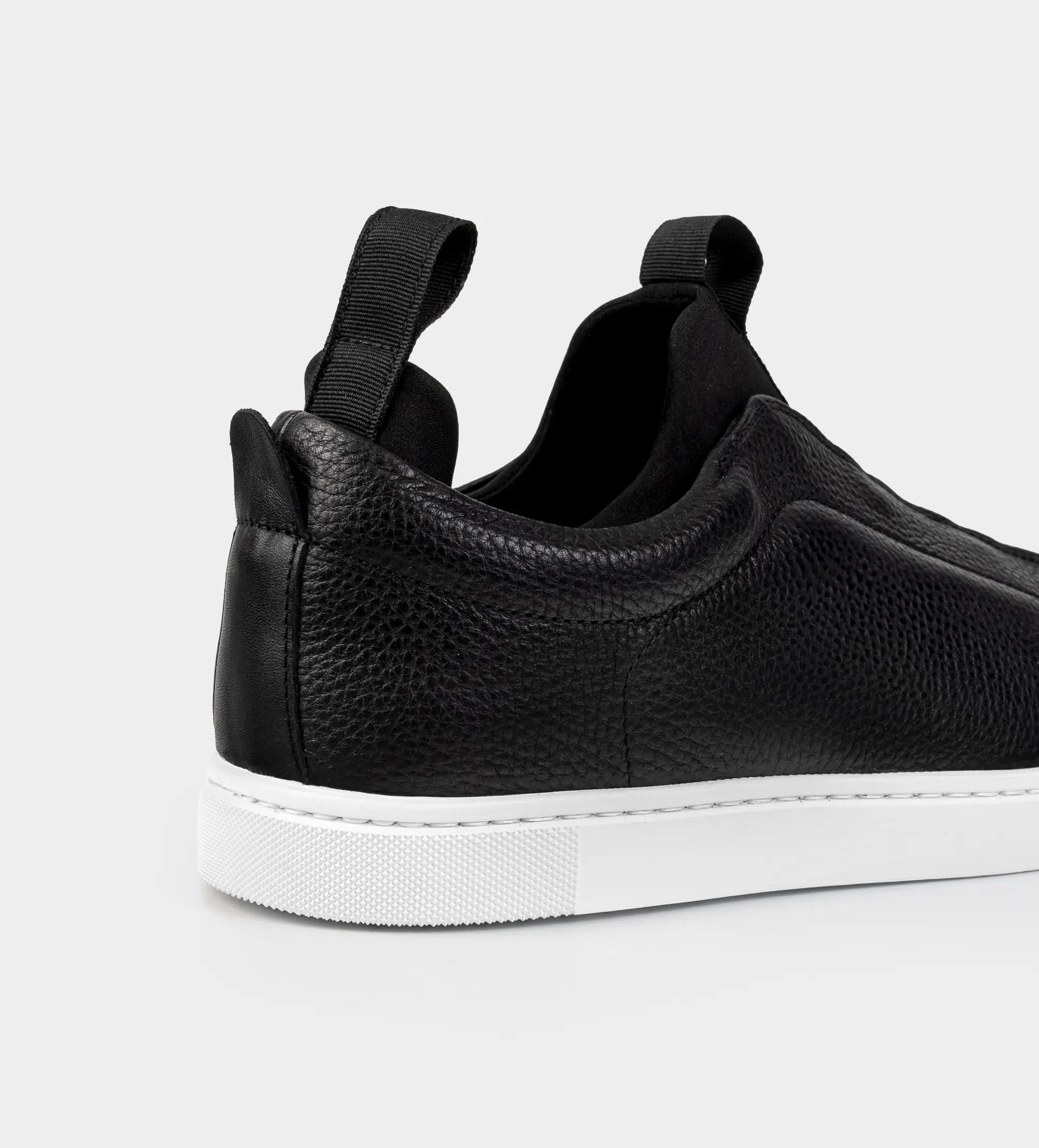 SNEAKER SLIP ON PIEL NEGRO