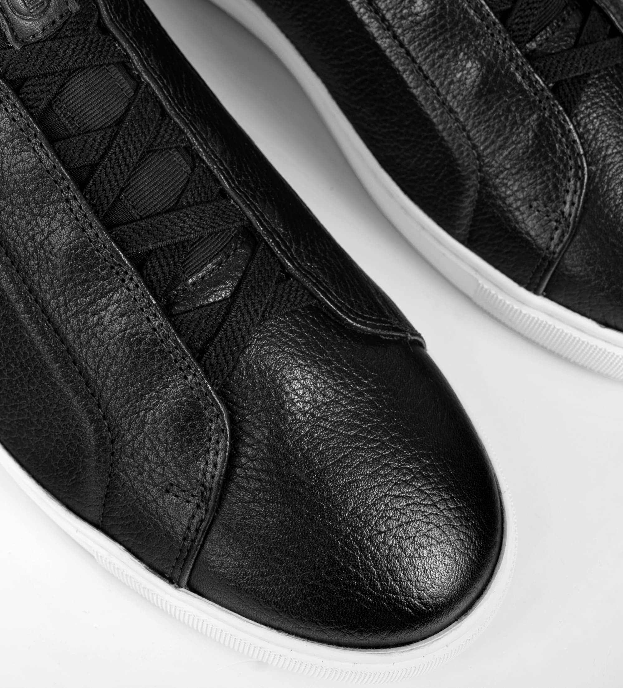 SNEAKER SLIP ON PIEL NEGRO