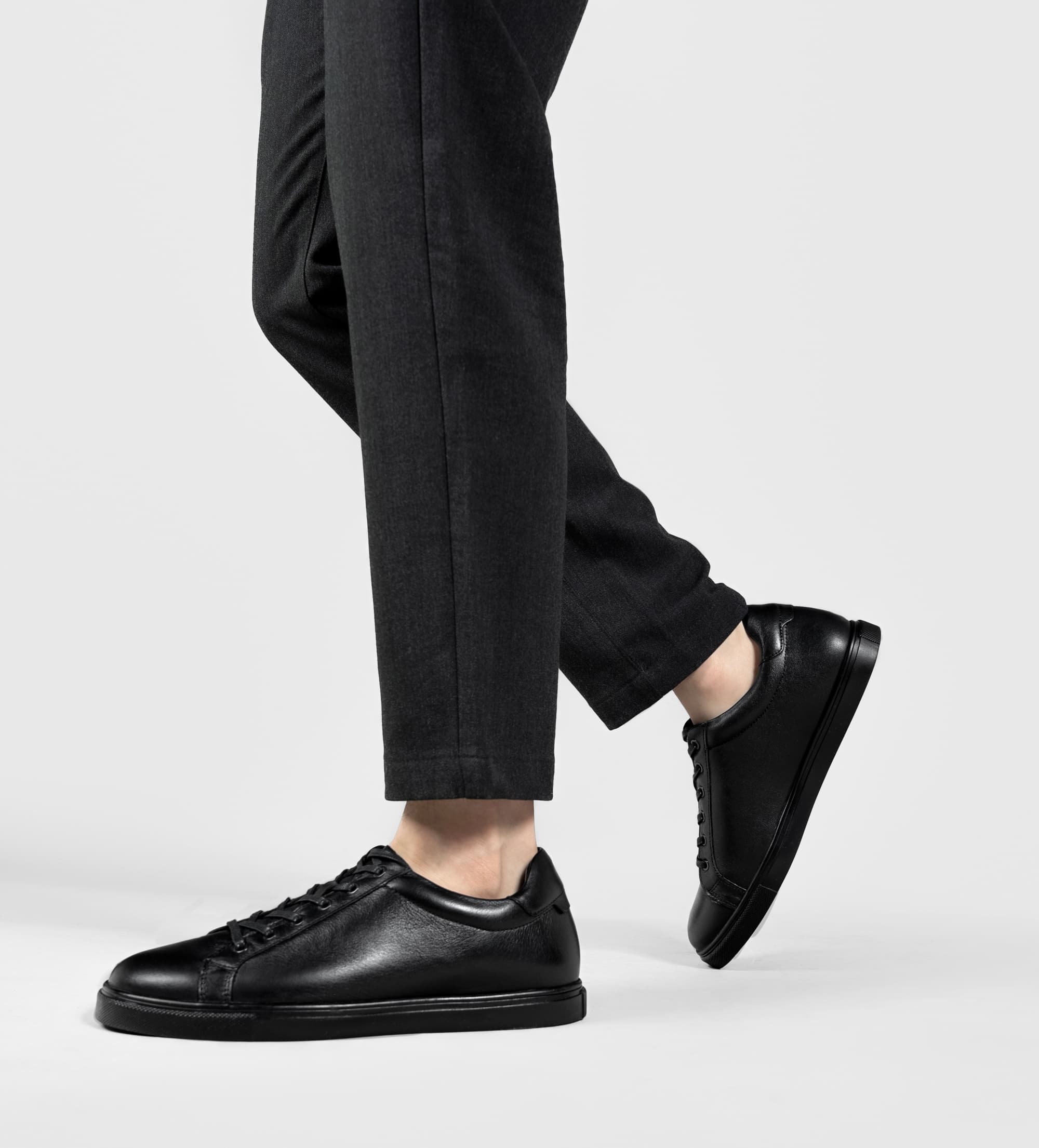SNEAKER PIEL NEGRO