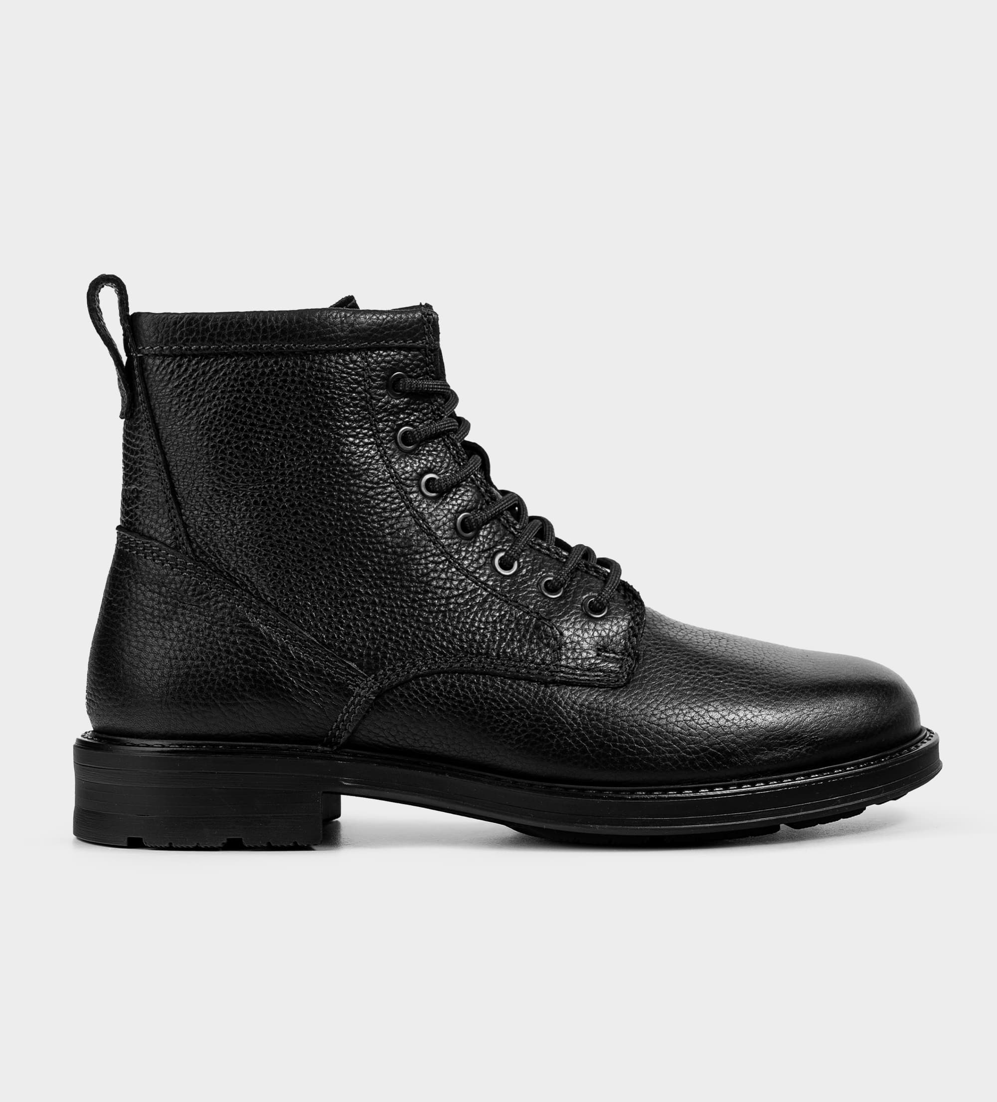 BOTA PIEL NEGRO AGUJETAS CIERRE LATERAL