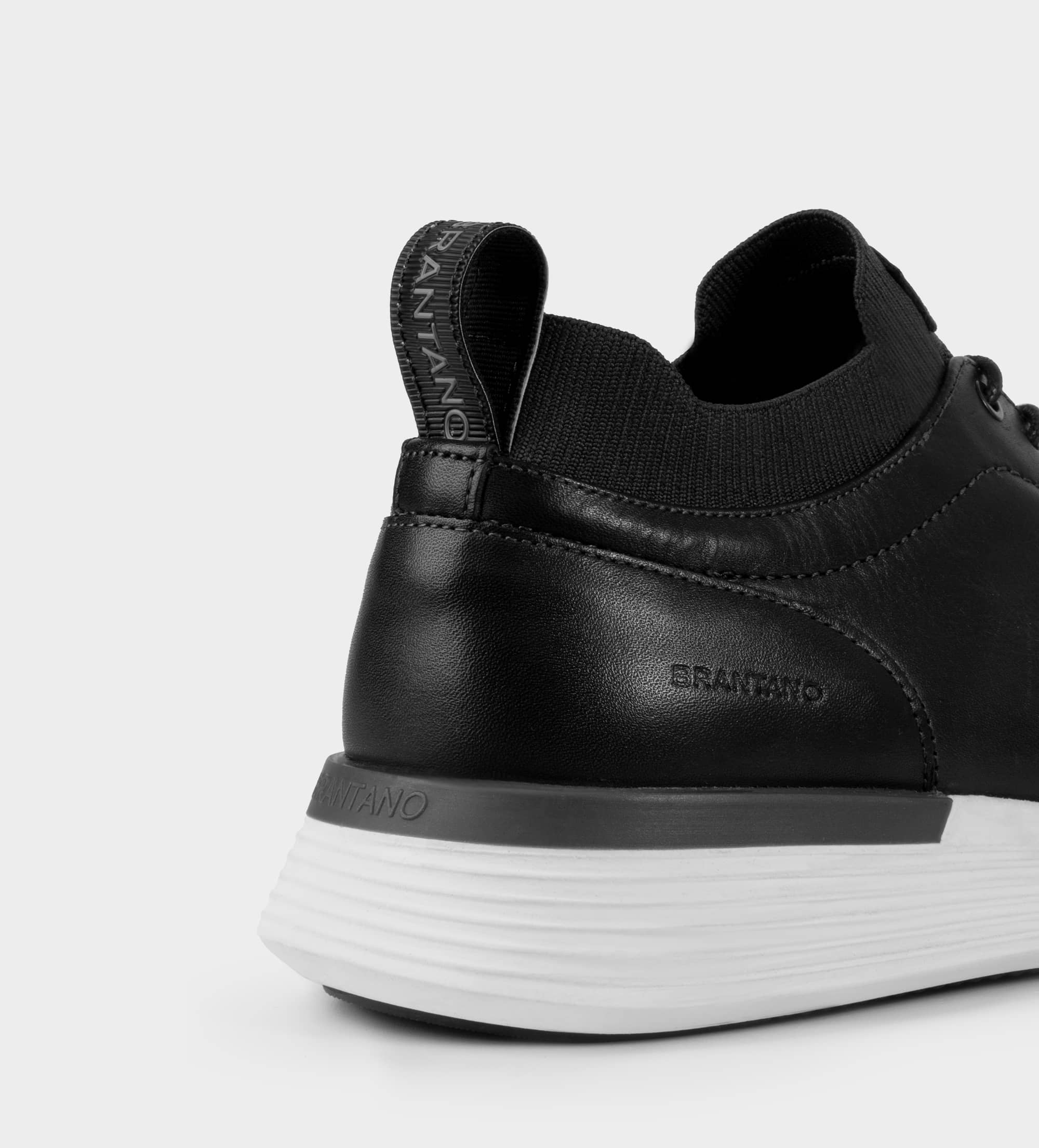 SNEAKER SLIP ON PIEL NEGRO