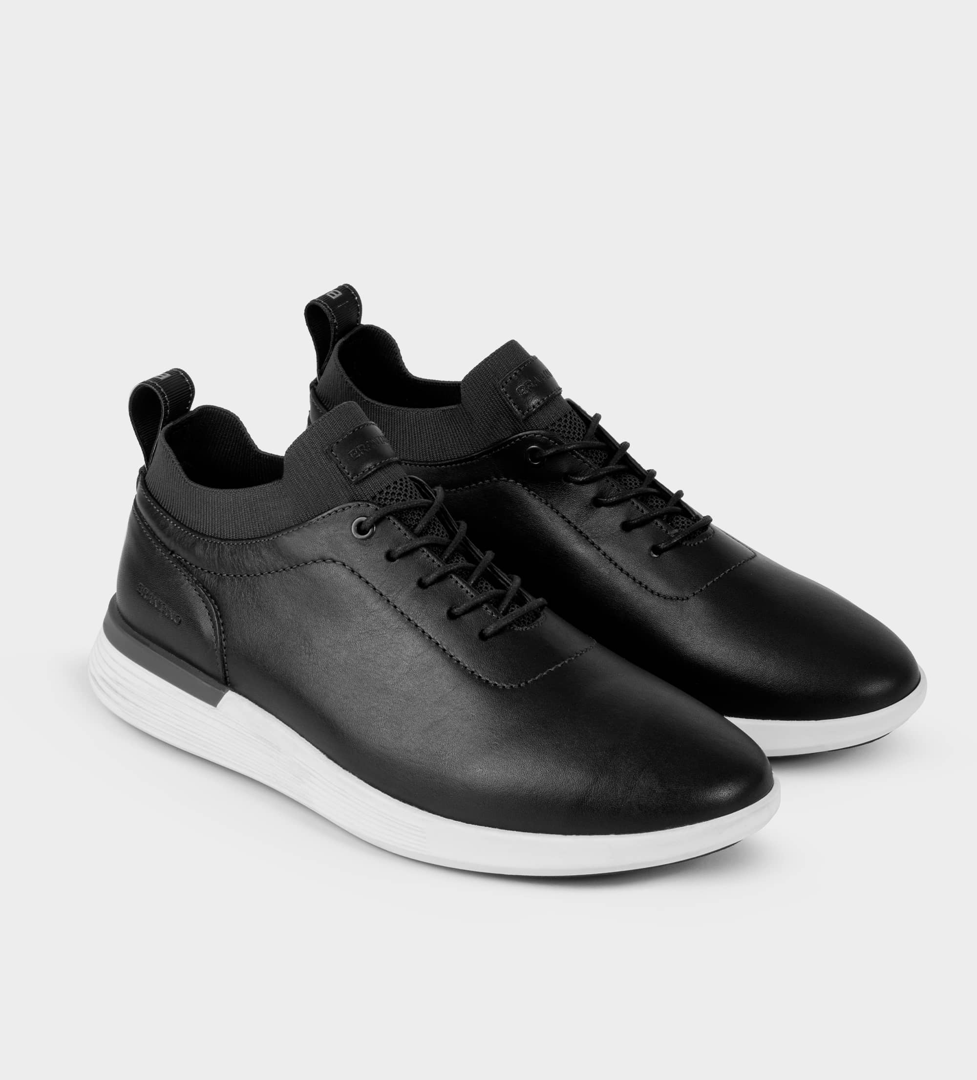 SNEAKER SLIP ON PIEL NEGRO