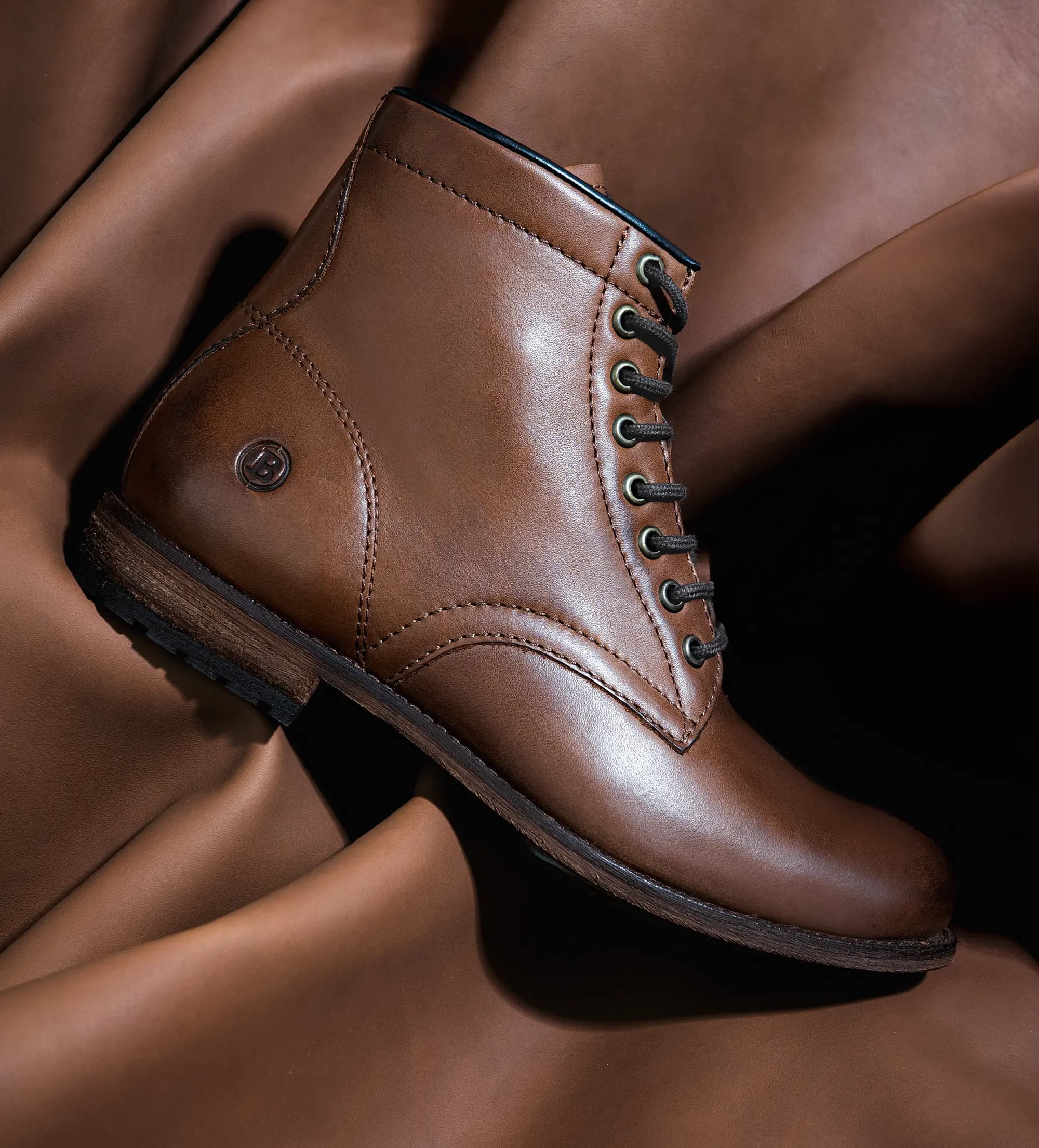 BOTA AGUJETAS PIEL MIEL