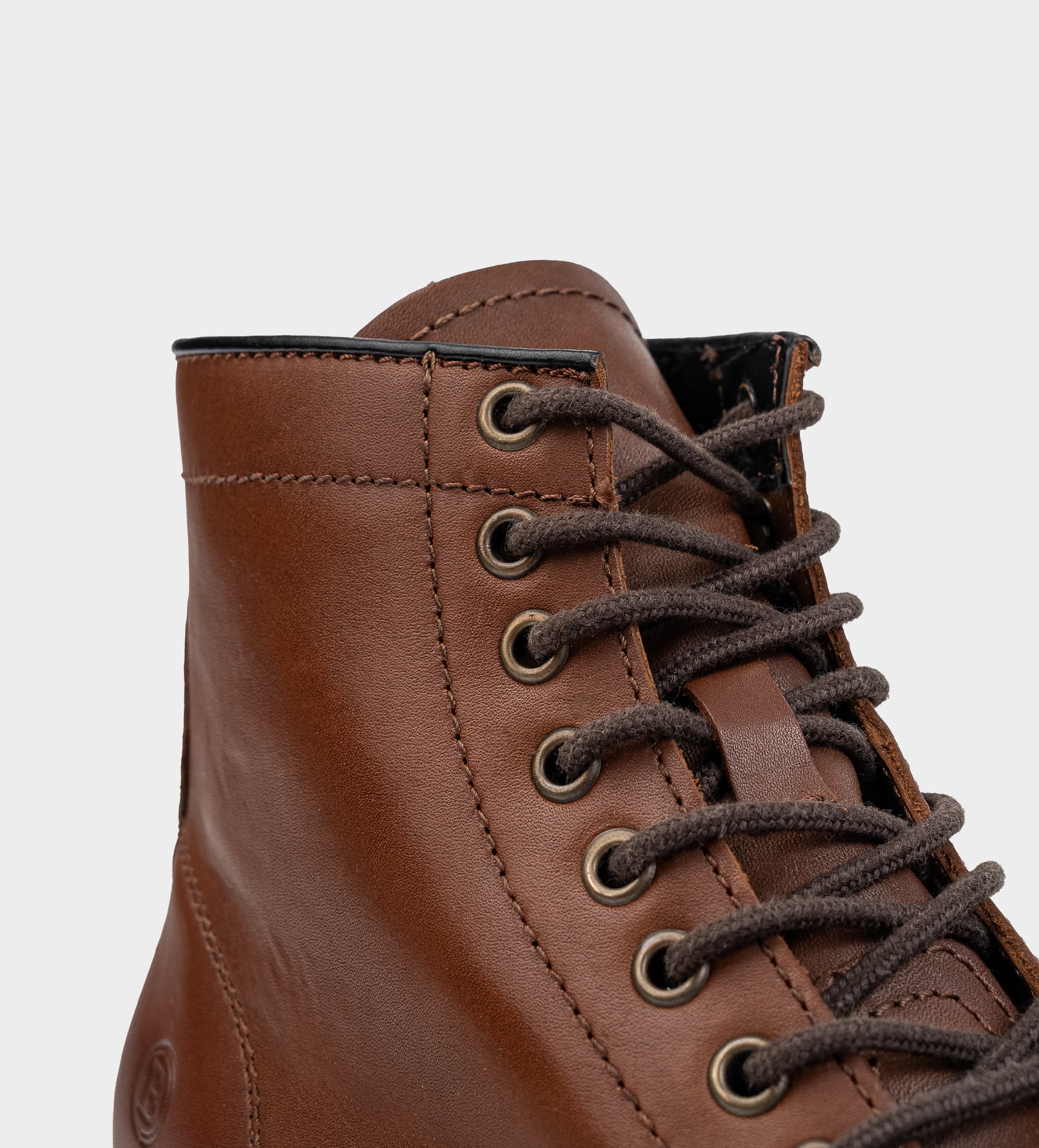 BOTA AGUJETAS PIEL MIEL