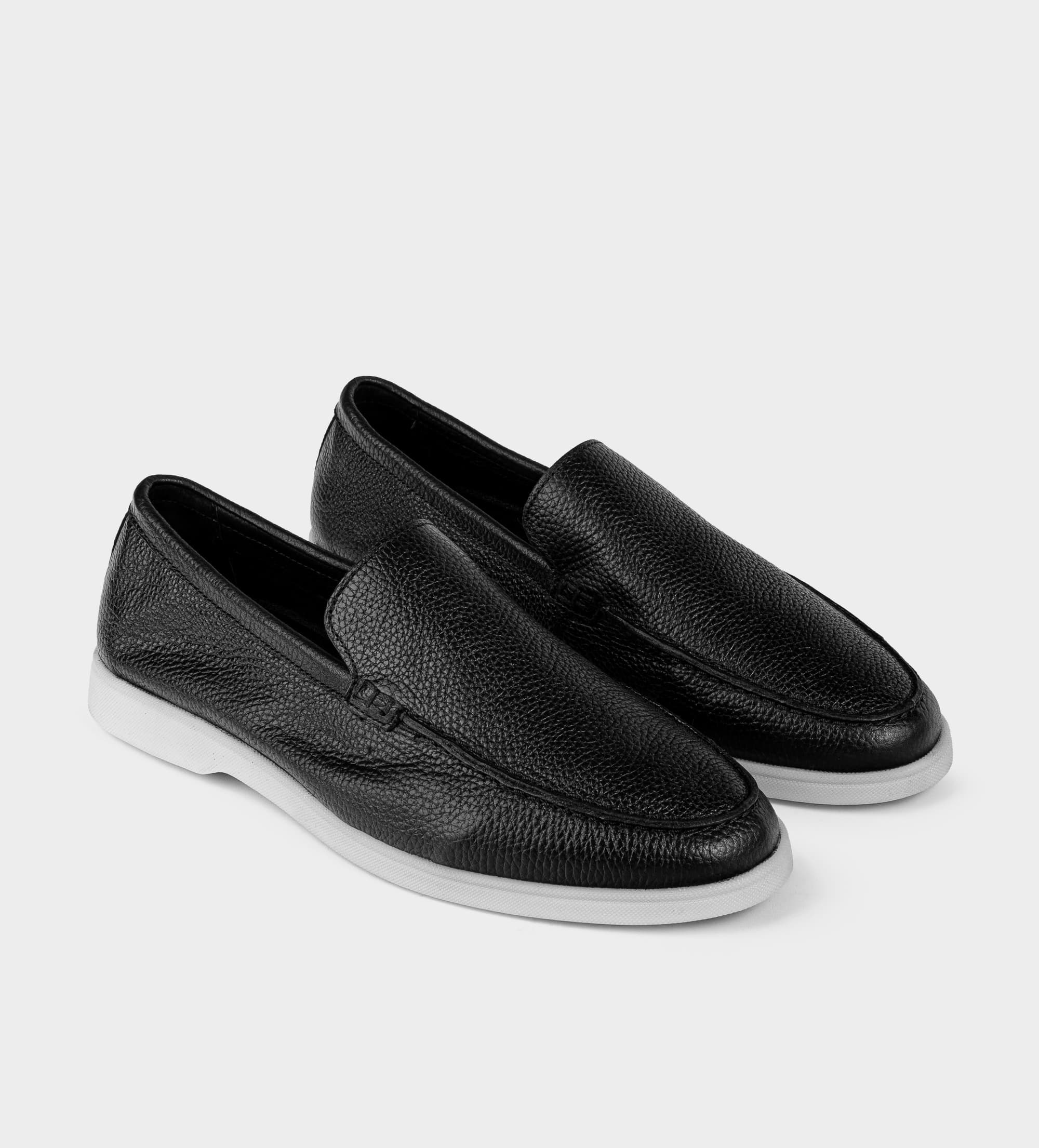 MOCASÍN SLIP ON PIEL NEGRO