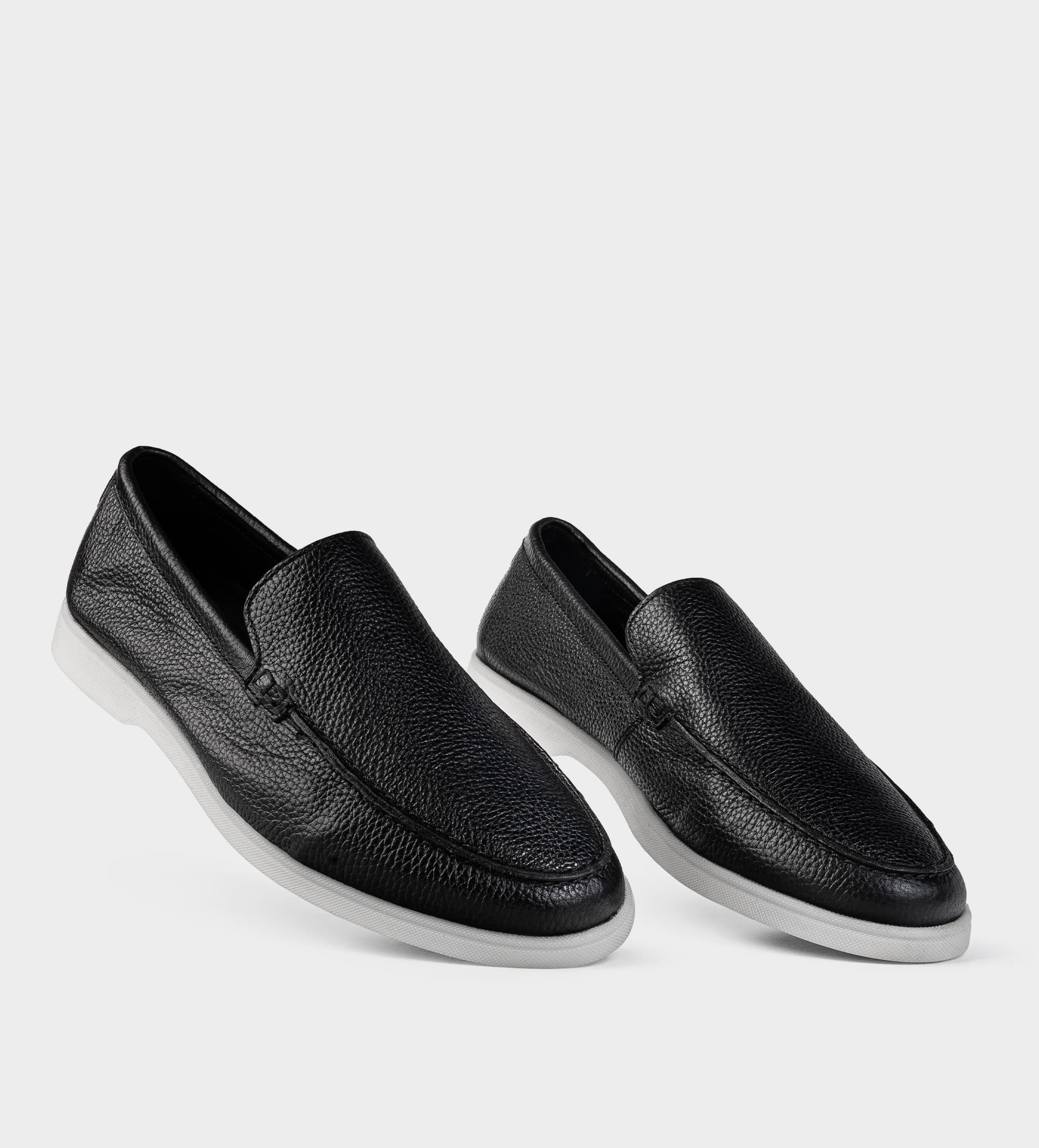 MOCASÍN SLIP ON PIEL NEGRO