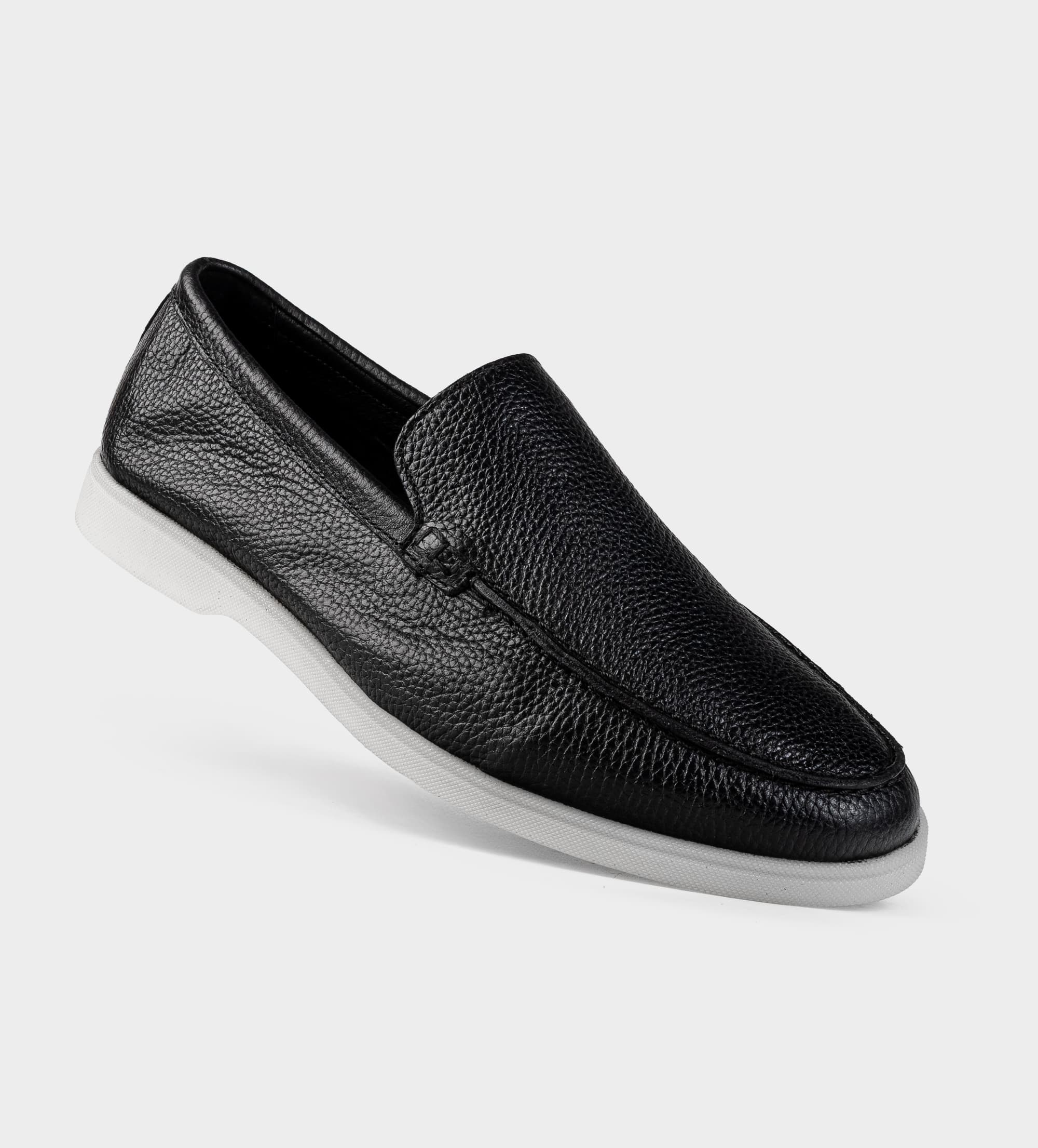 MOCASÍN SLIP ON PIEL NEGRO