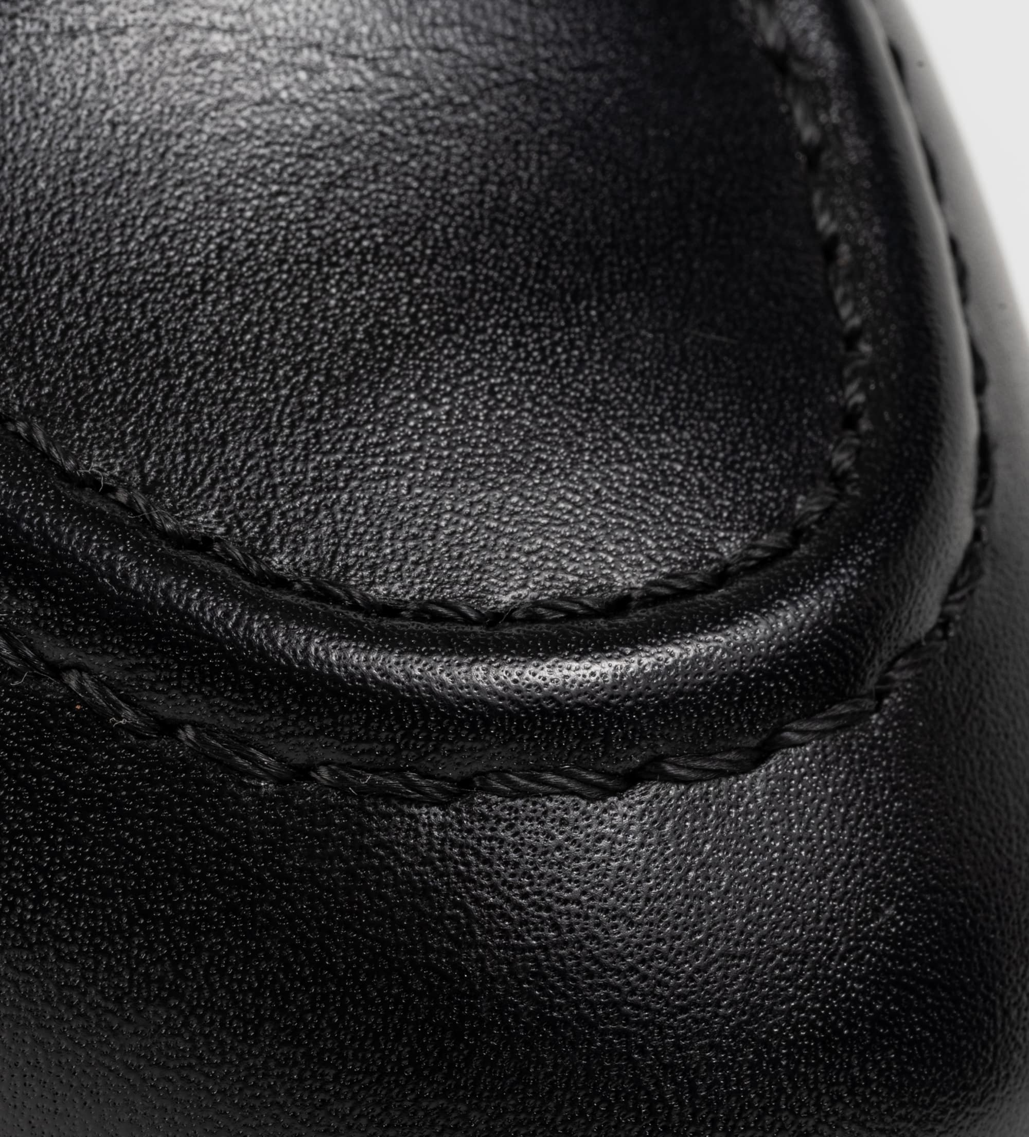 MOCASIN PIEL NEGRO SUELA ULTRALIGERA