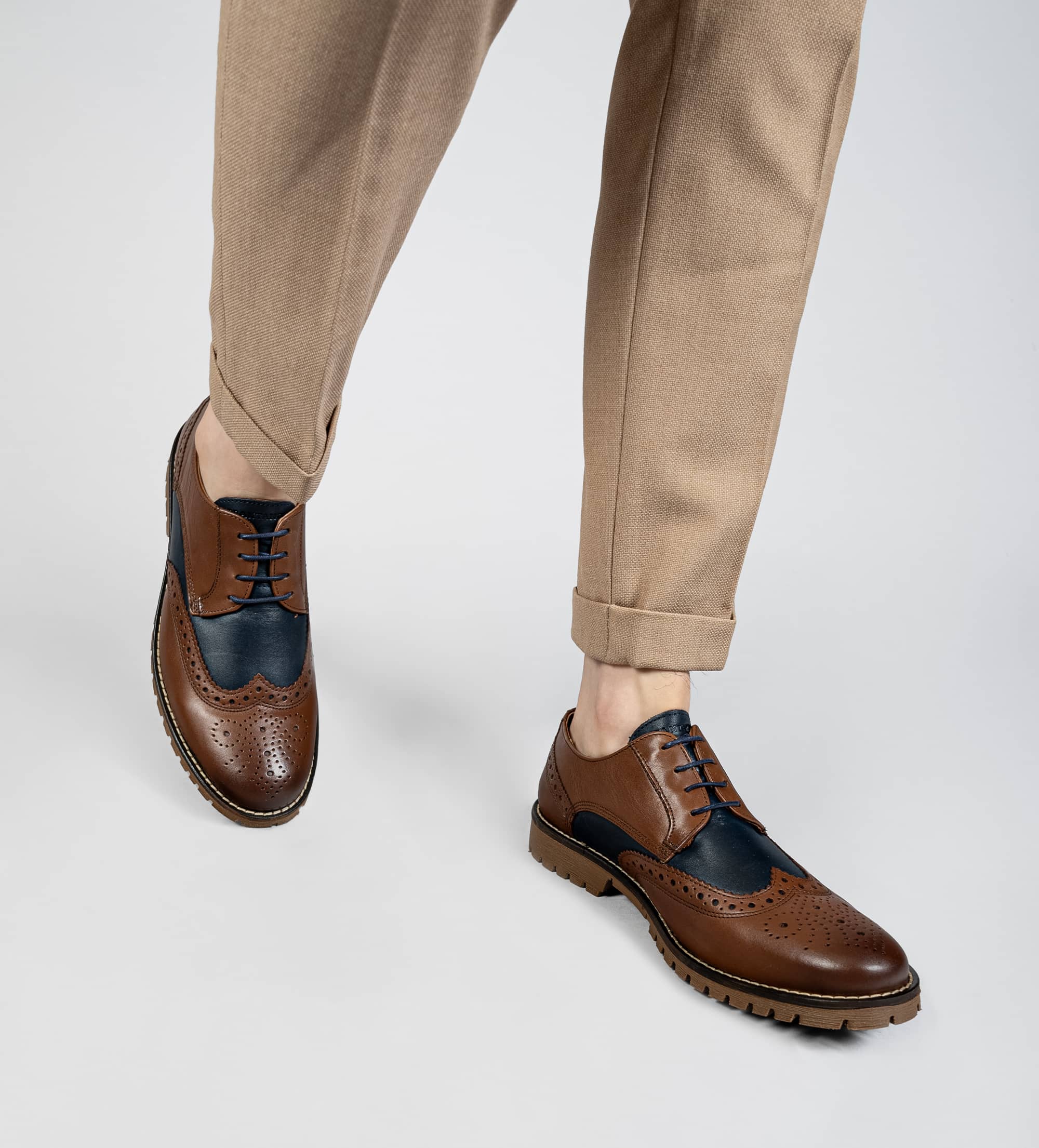 DERBY WINGTIP PIEL CAFÉ / AZUL