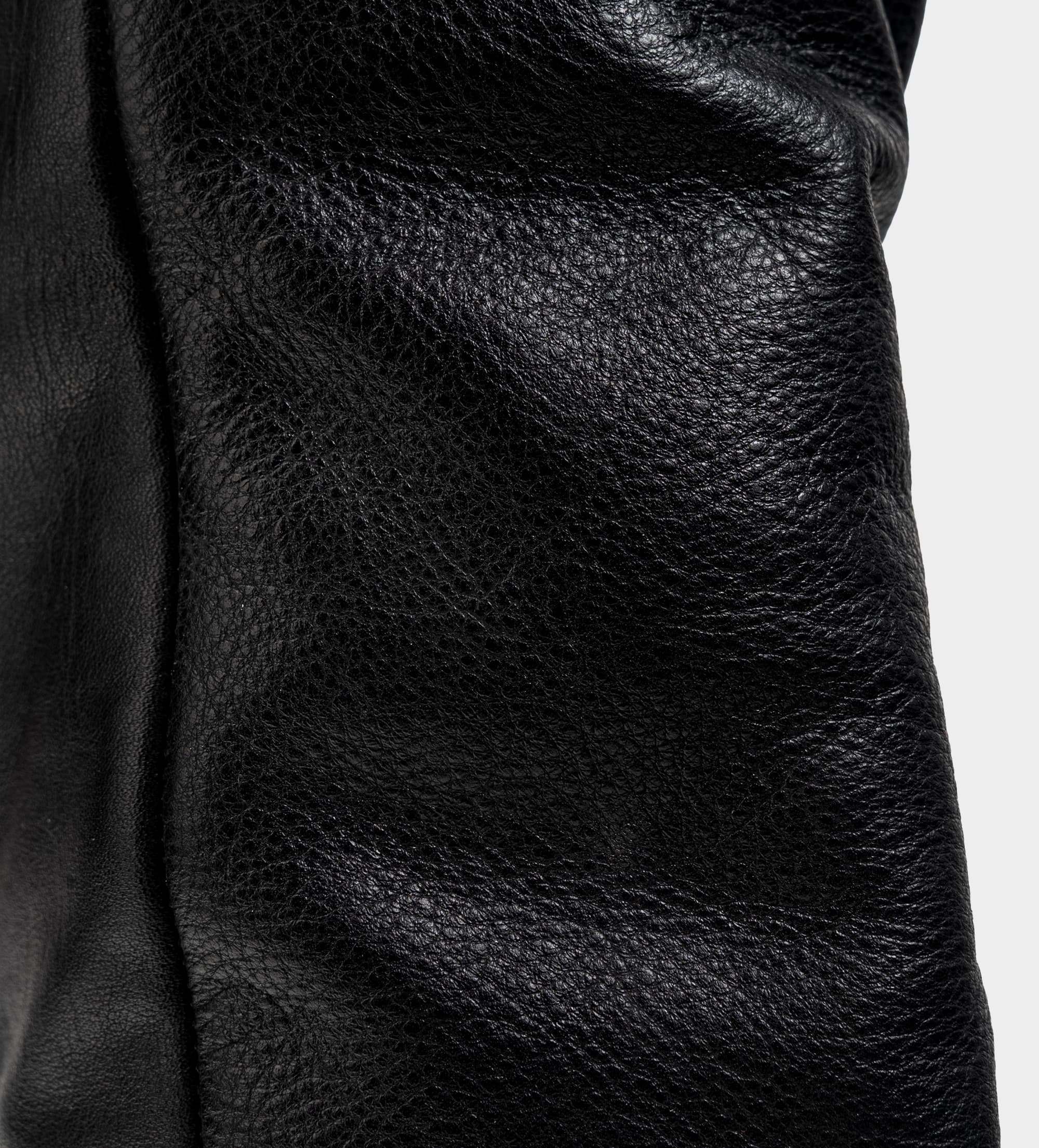 BOTA ALTA TACÓN BAJO SLOUCHY PIEL NEGRO