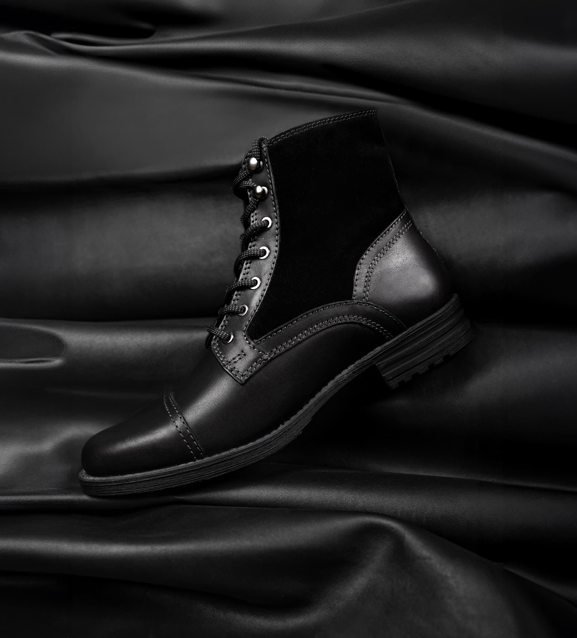 BOTA CASUAL PIEL GAMUZA NEGRO
