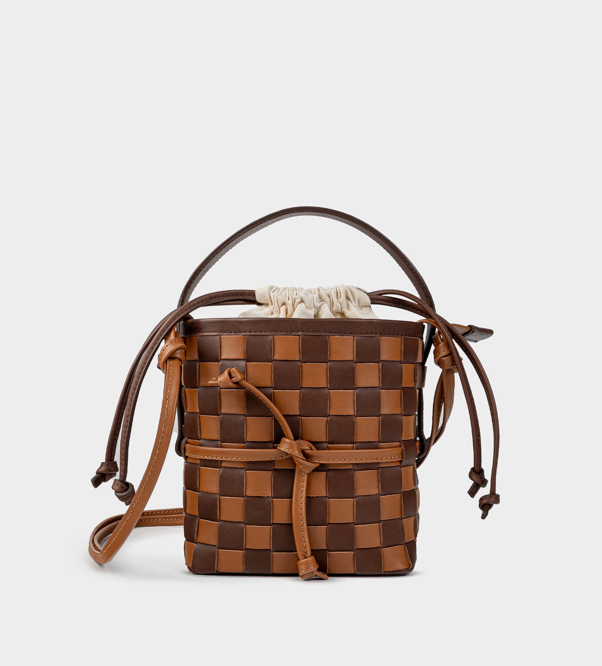 BUCKET BAG PIEL TRENZADA CAFÉ