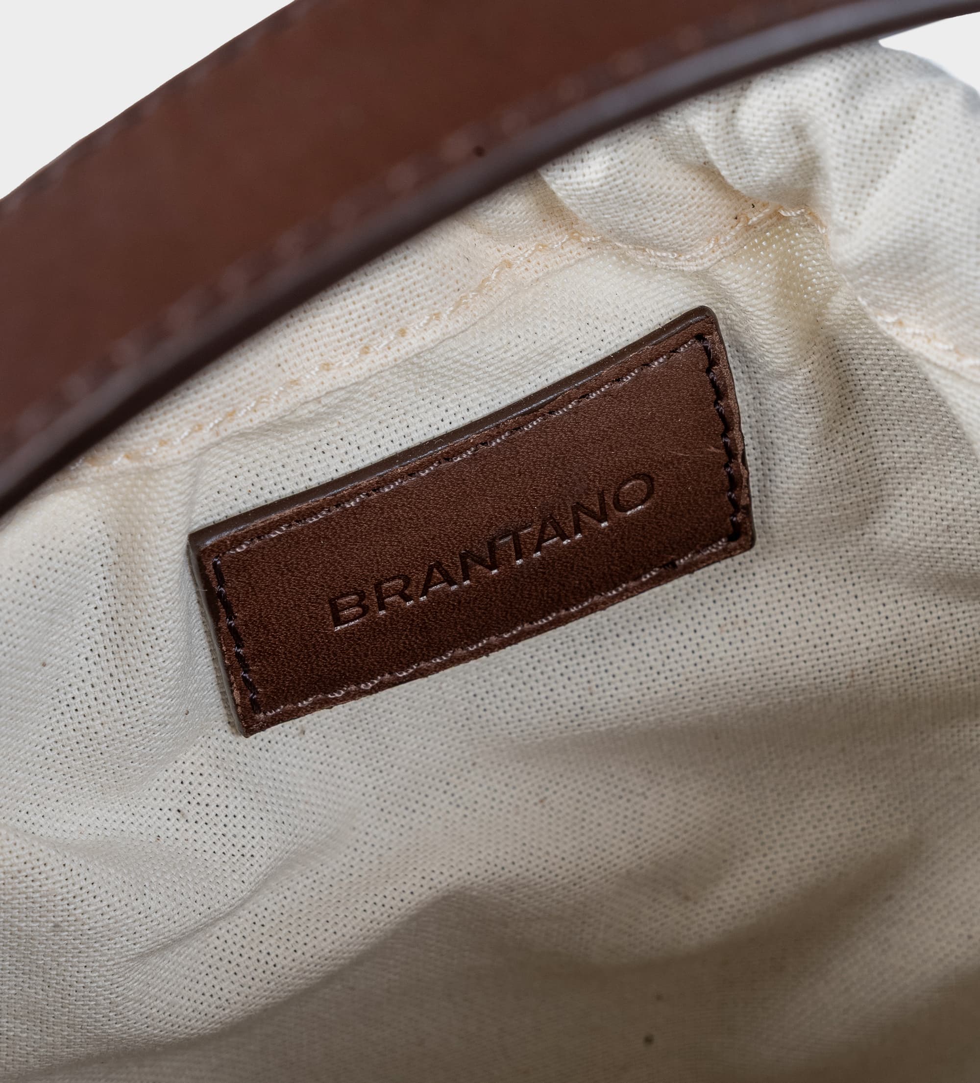 BUCKET BAG PIEL TRENZADA CAFÉ
