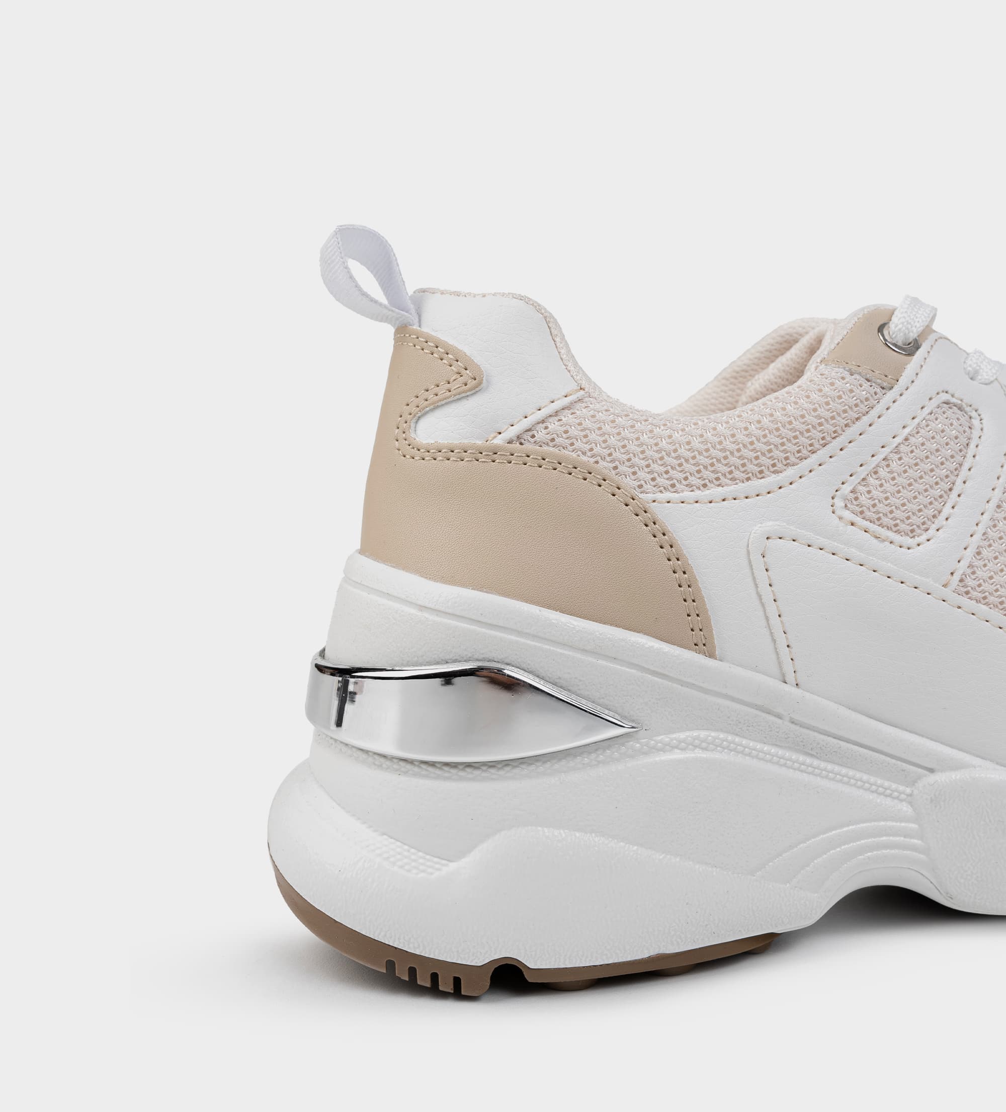 SNEAKER CHUNKY AGUJETA BEIGE