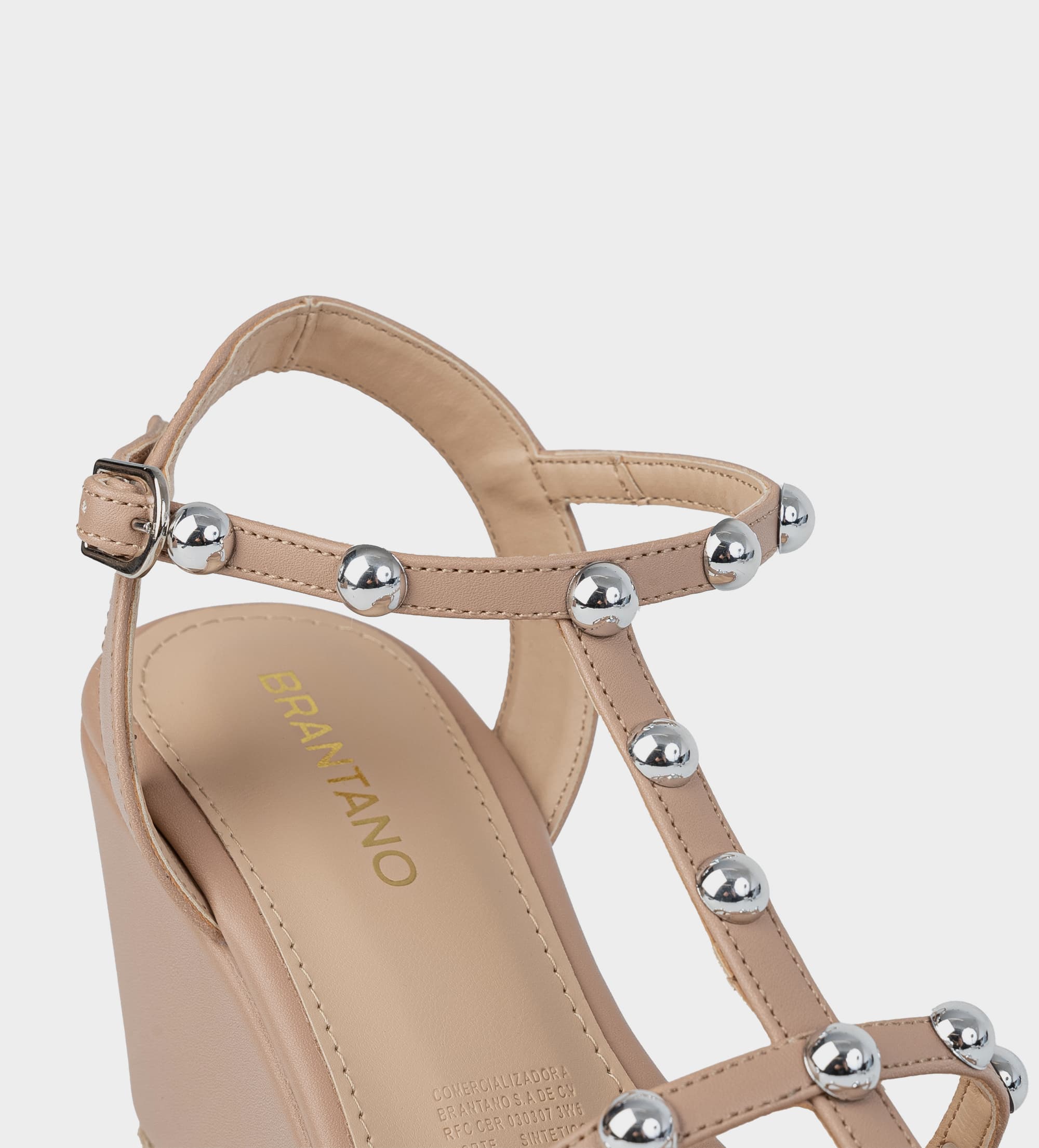 SANDALIA PLATAFORMA TACHUELAS TIRAS NUDE