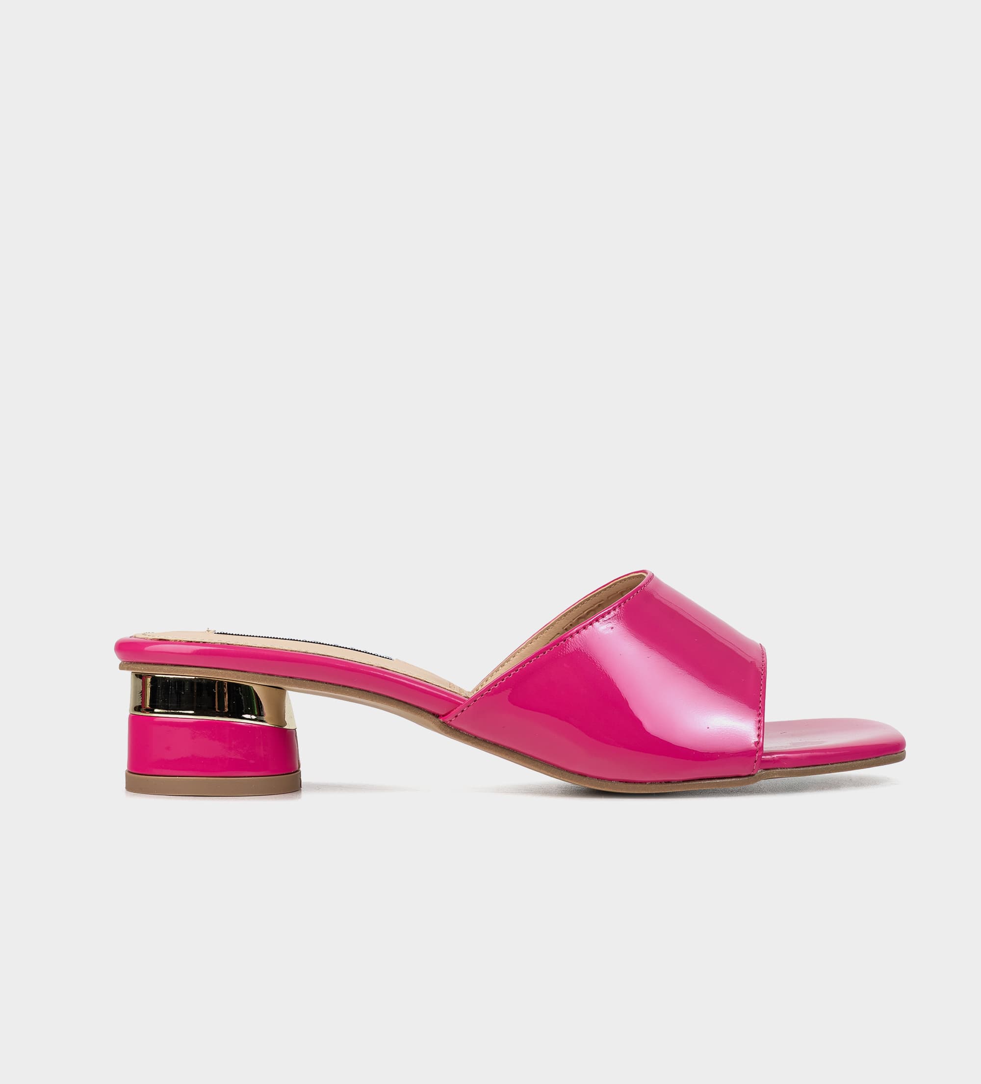SANDALIA MULE TACÓN BAJO CHAROL ROSA