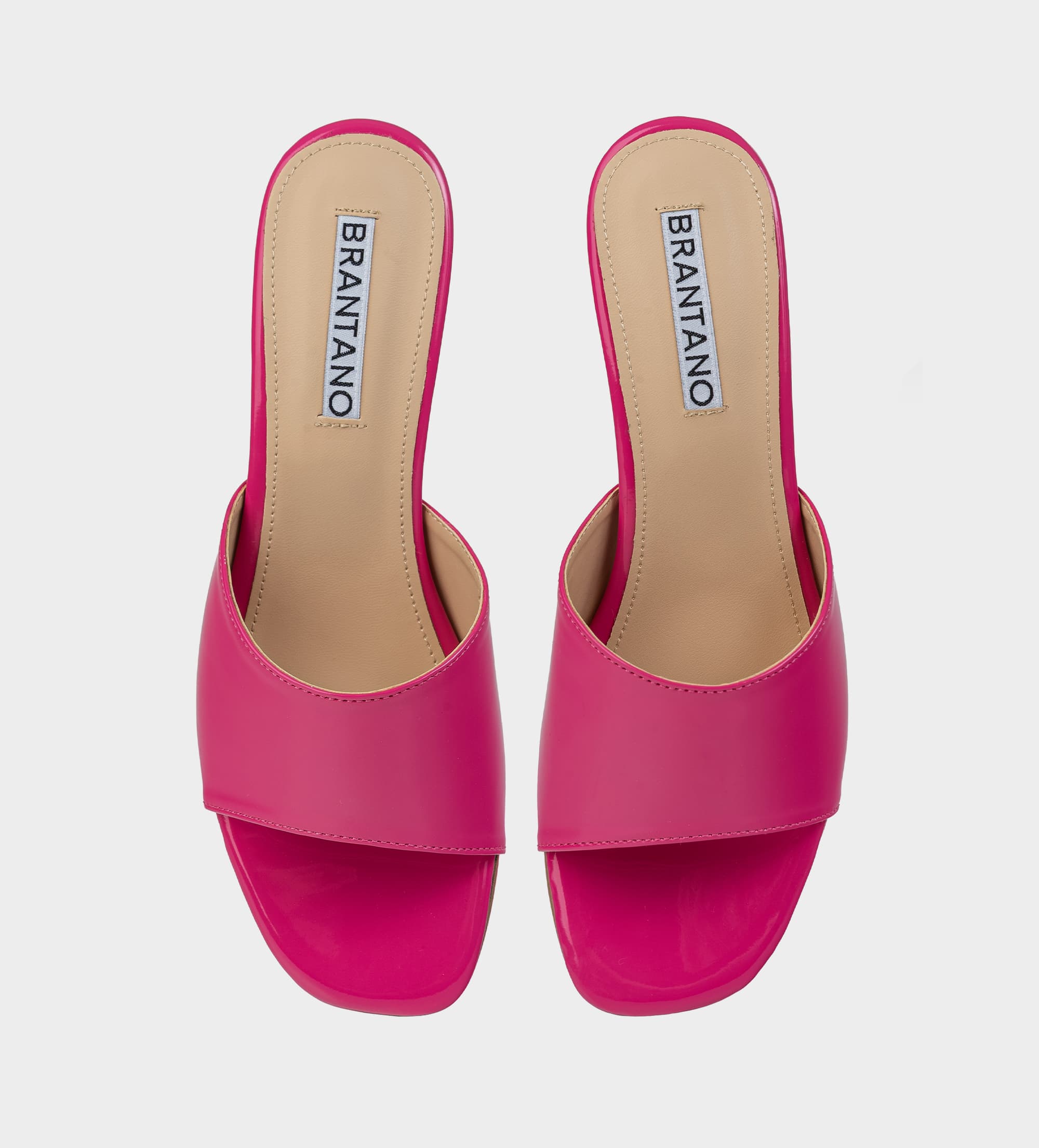 SANDALIA MULE TACÓN BAJO CHAROL ROSA