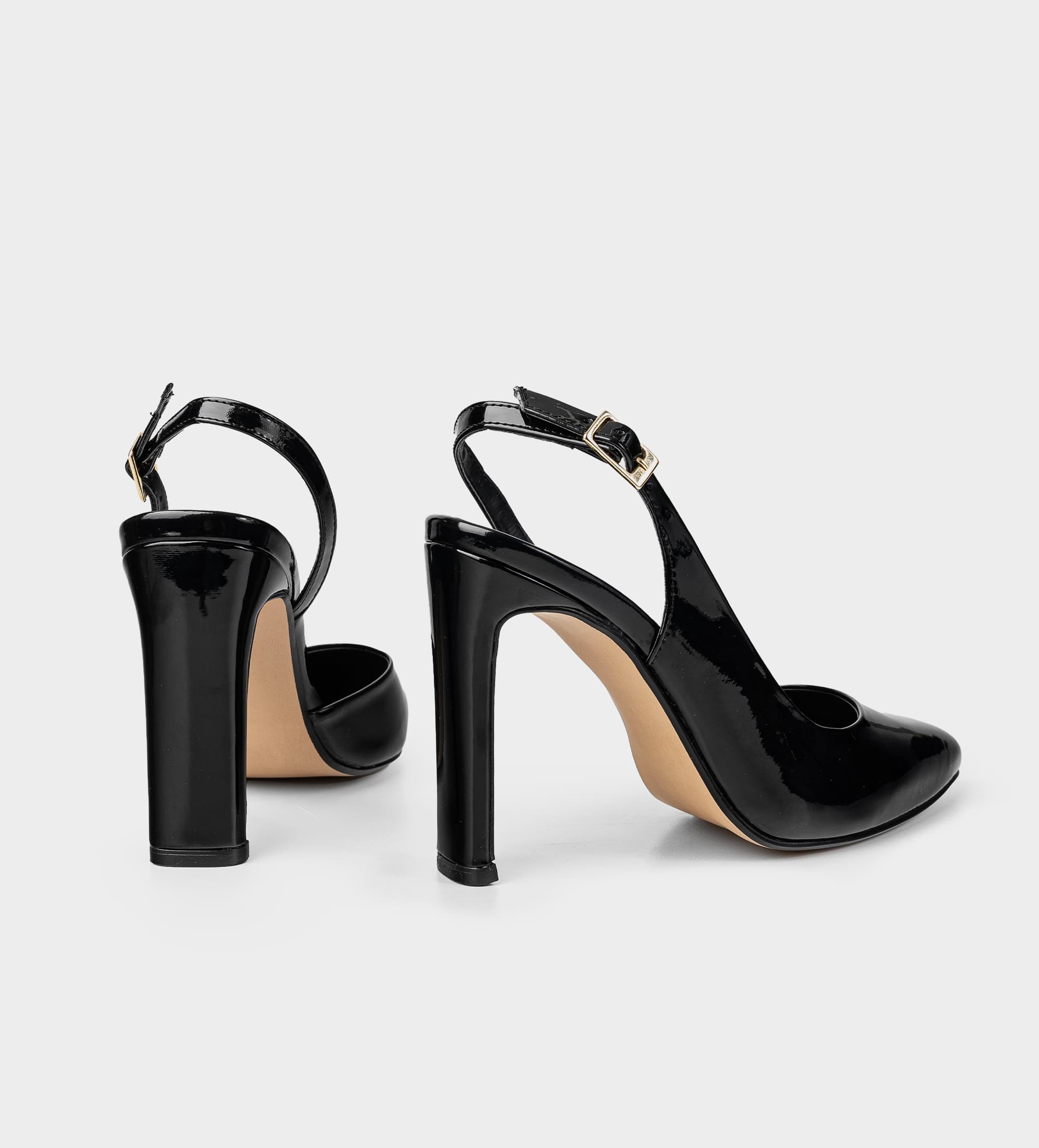 ZAPATILLA DESTALONADA CHAROL NEGRO