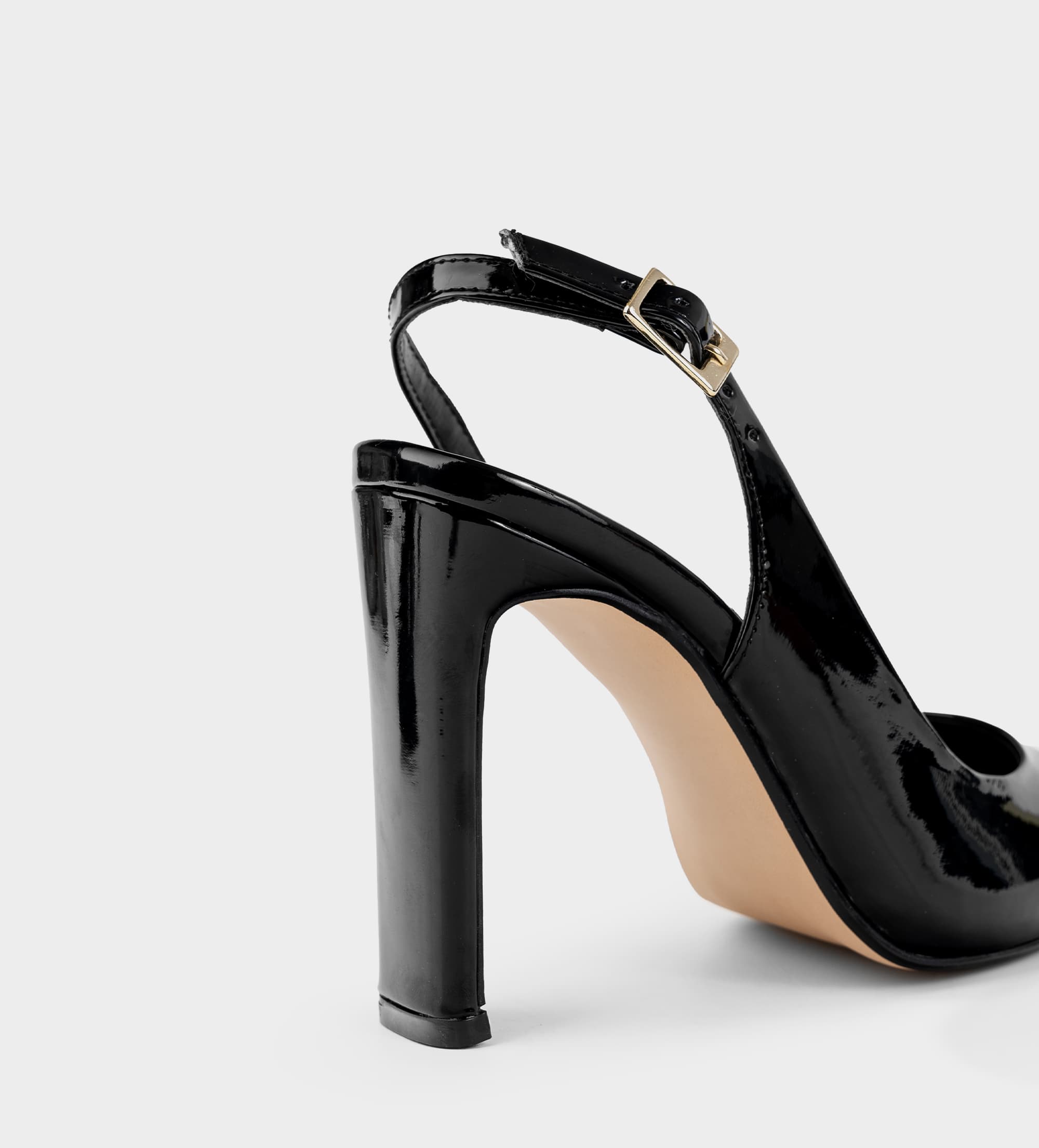ZAPATILLA DESTALONADA CHAROL NEGRO