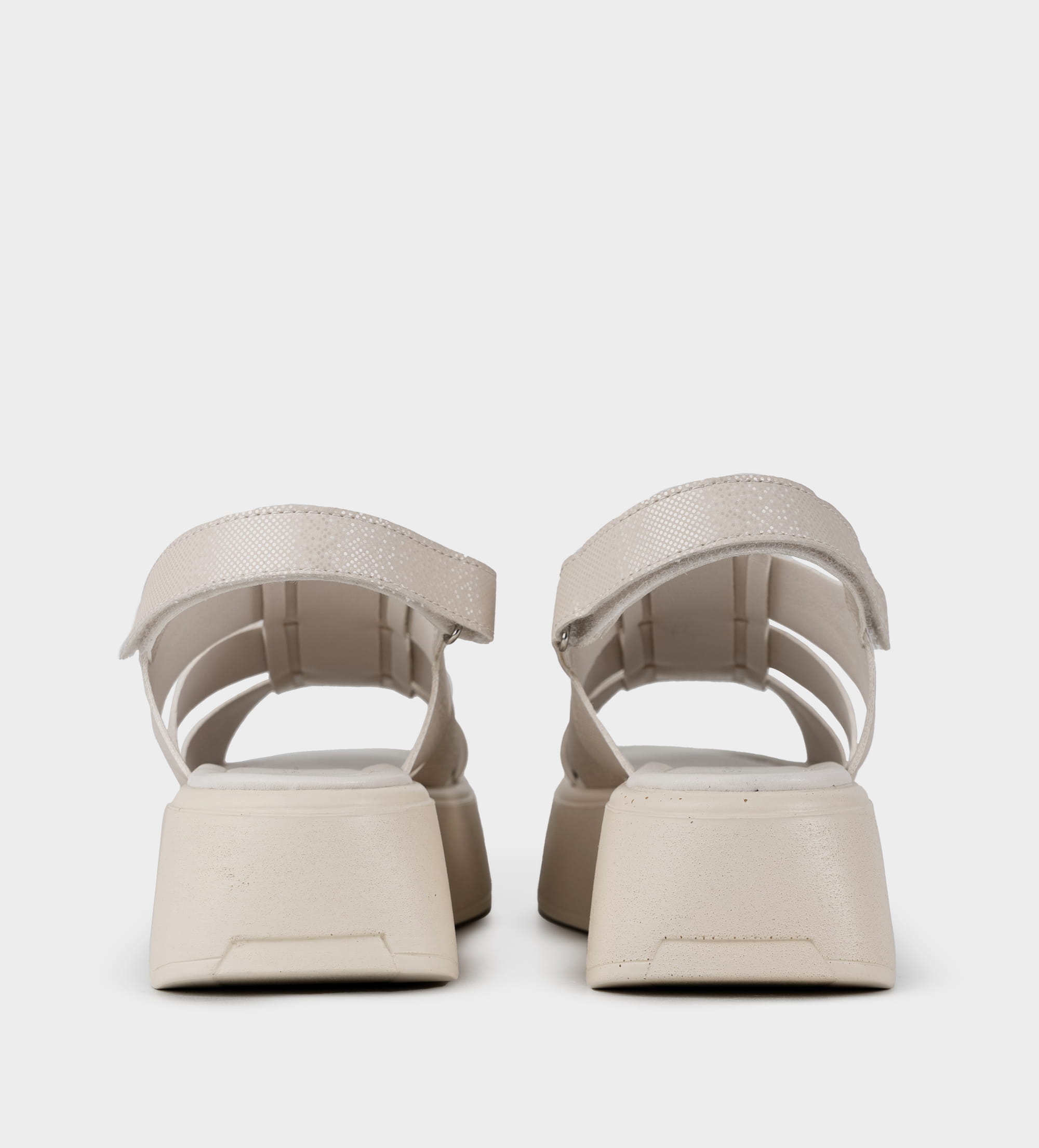 SANDALIA PLATAFORMA TIRAS BEIGE