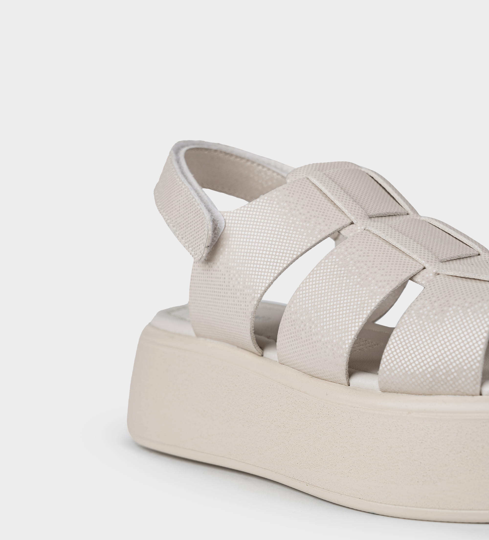 SANDALIA PLATAFORMA TIRAS BEIGE