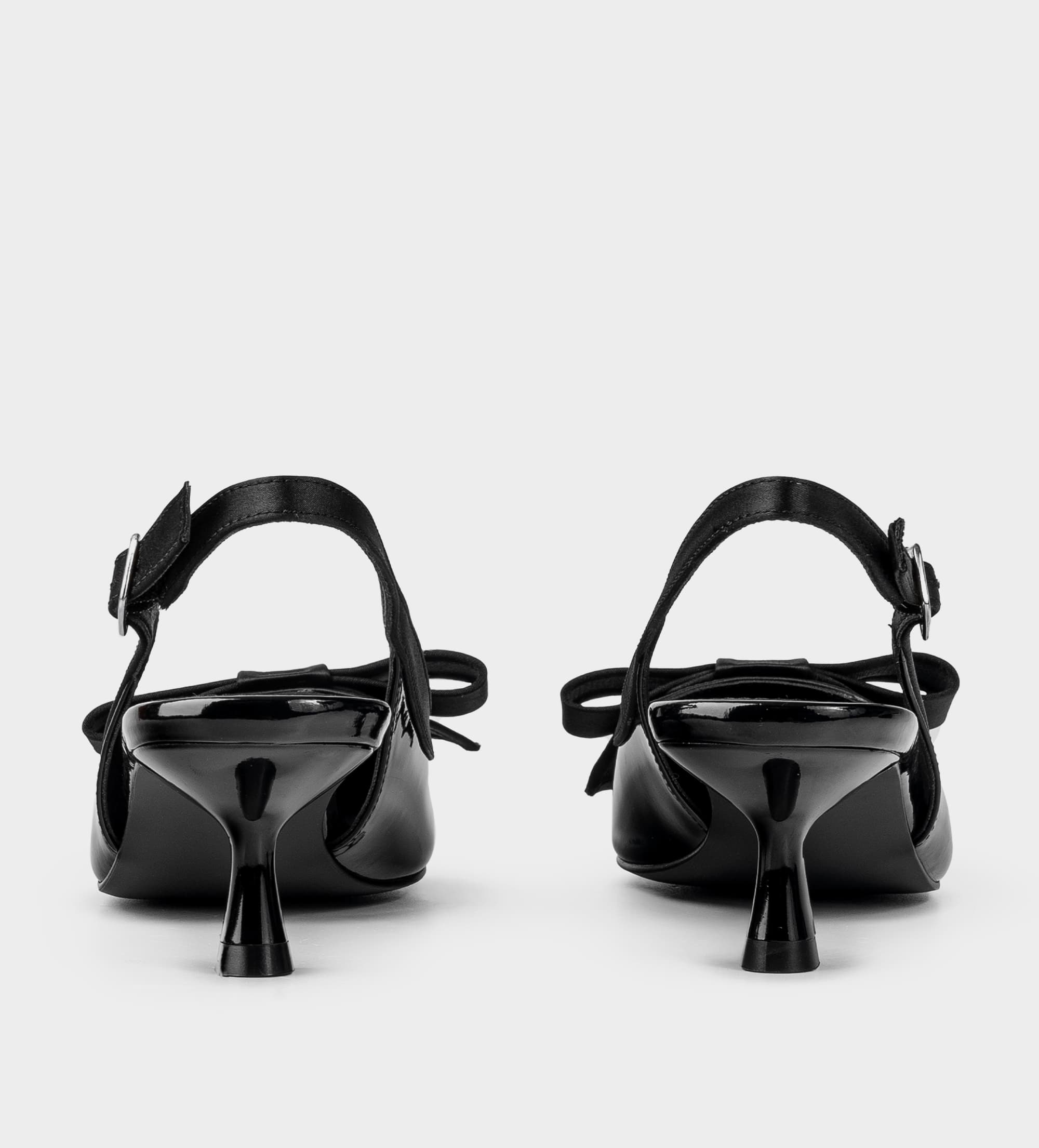 ZAPATILLA DESTALONADA TACÓN KITTEN CHAROL NEGRO