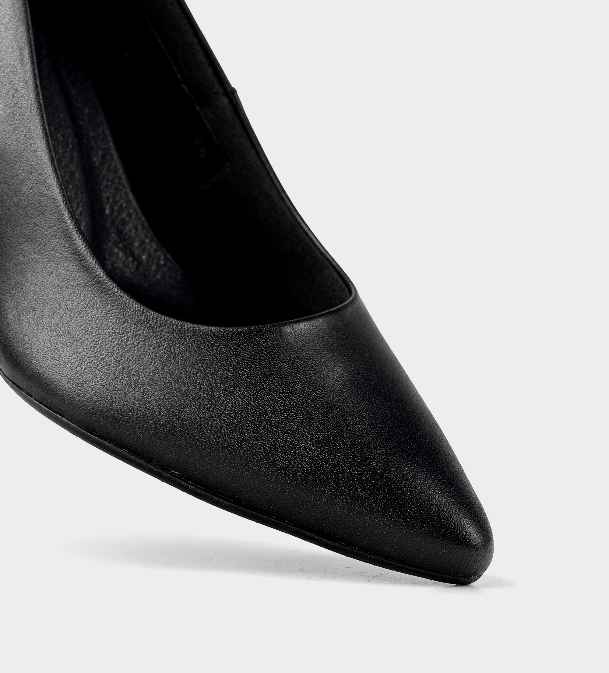 ZAPATO TACÓN BAJO PIEL NEGRO