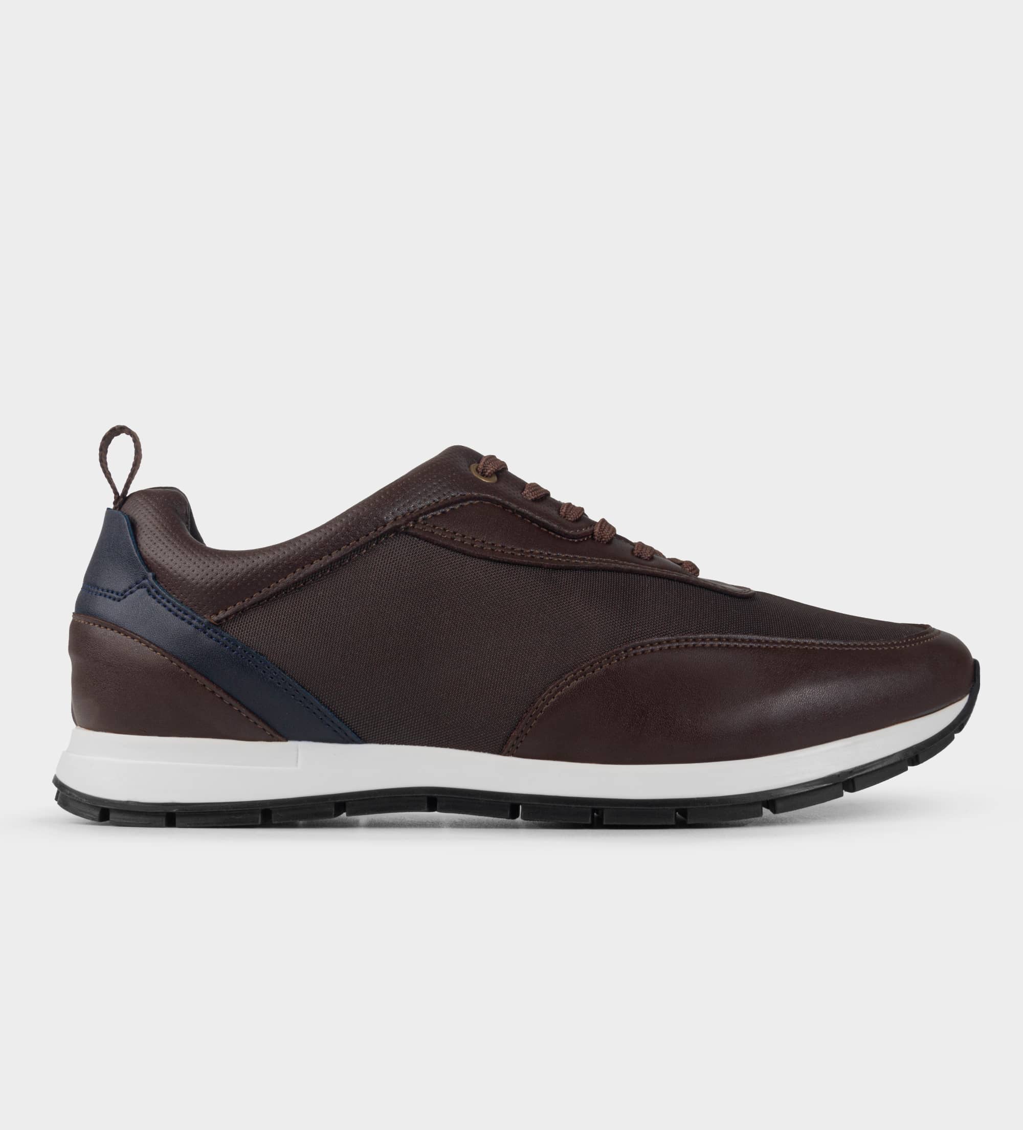 JAVELIN. SNEAKERS CASUAL CAFÉ