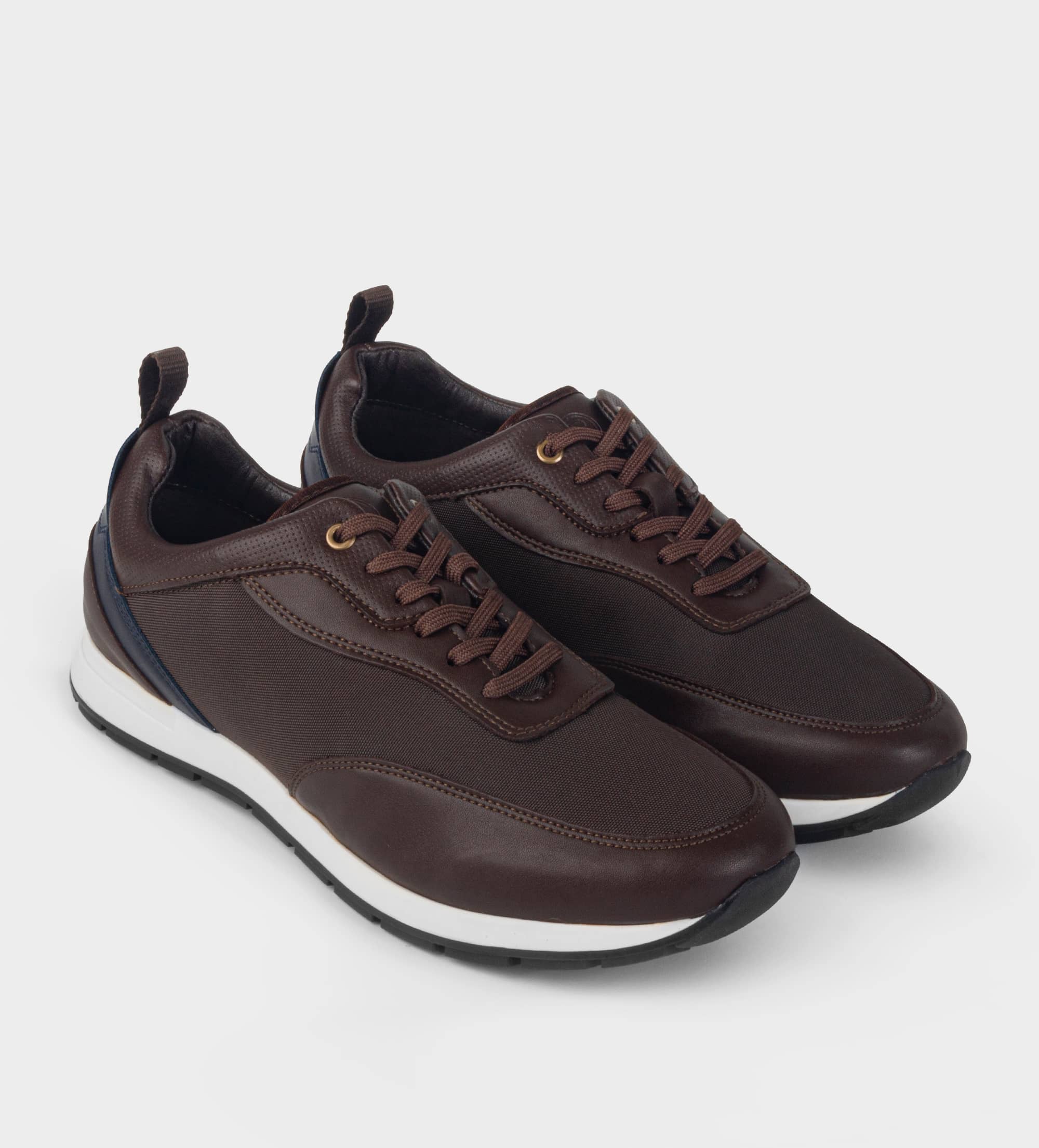 JAVELIN. SNEAKERS CASUAL CAFÉ
