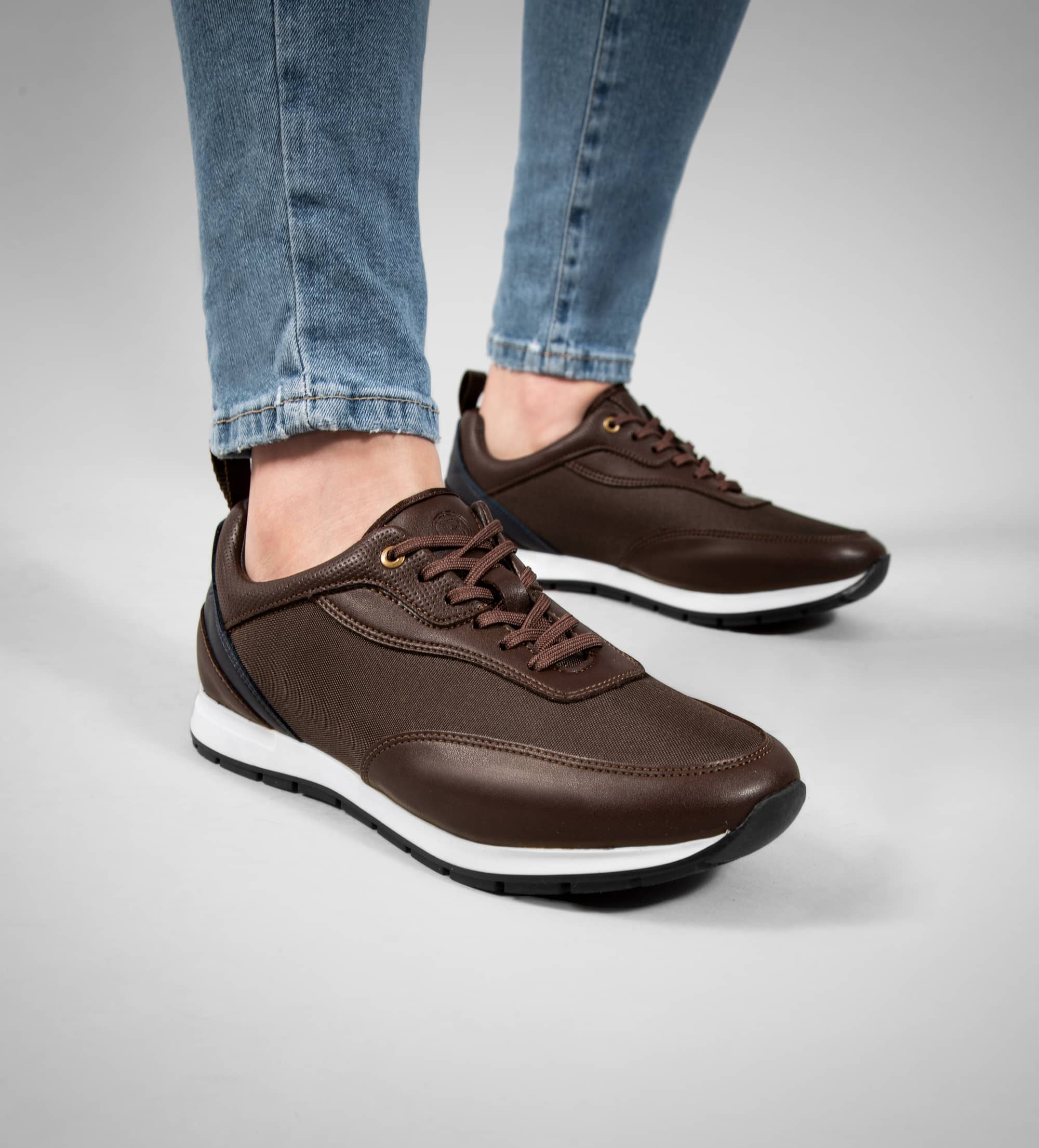 JAVELIN. SNEAKERS CASUAL CAFÉ