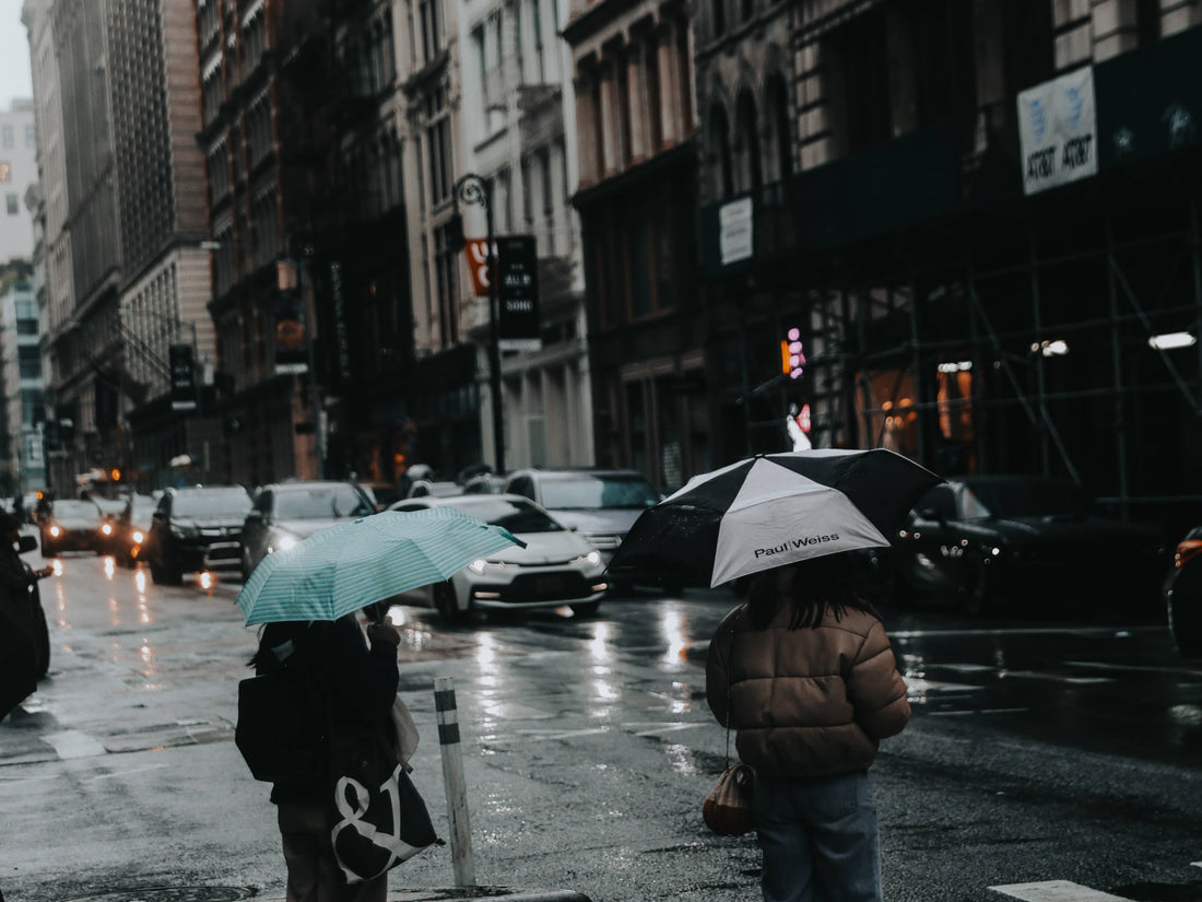 Ideas de outfits para llevar bajo la lluvia