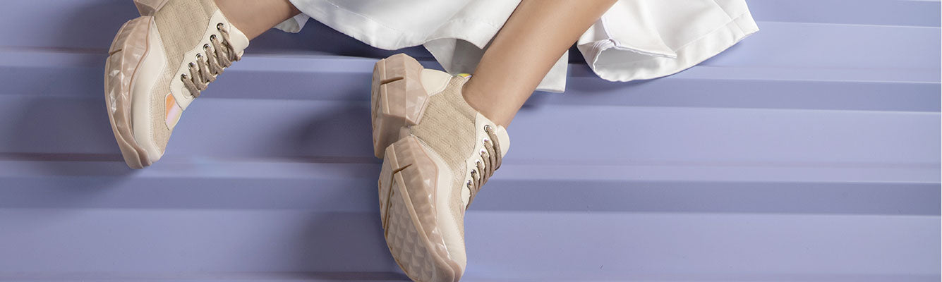 3 Looks Imperdibles con Sneakers para Mujer - Primavera 2022