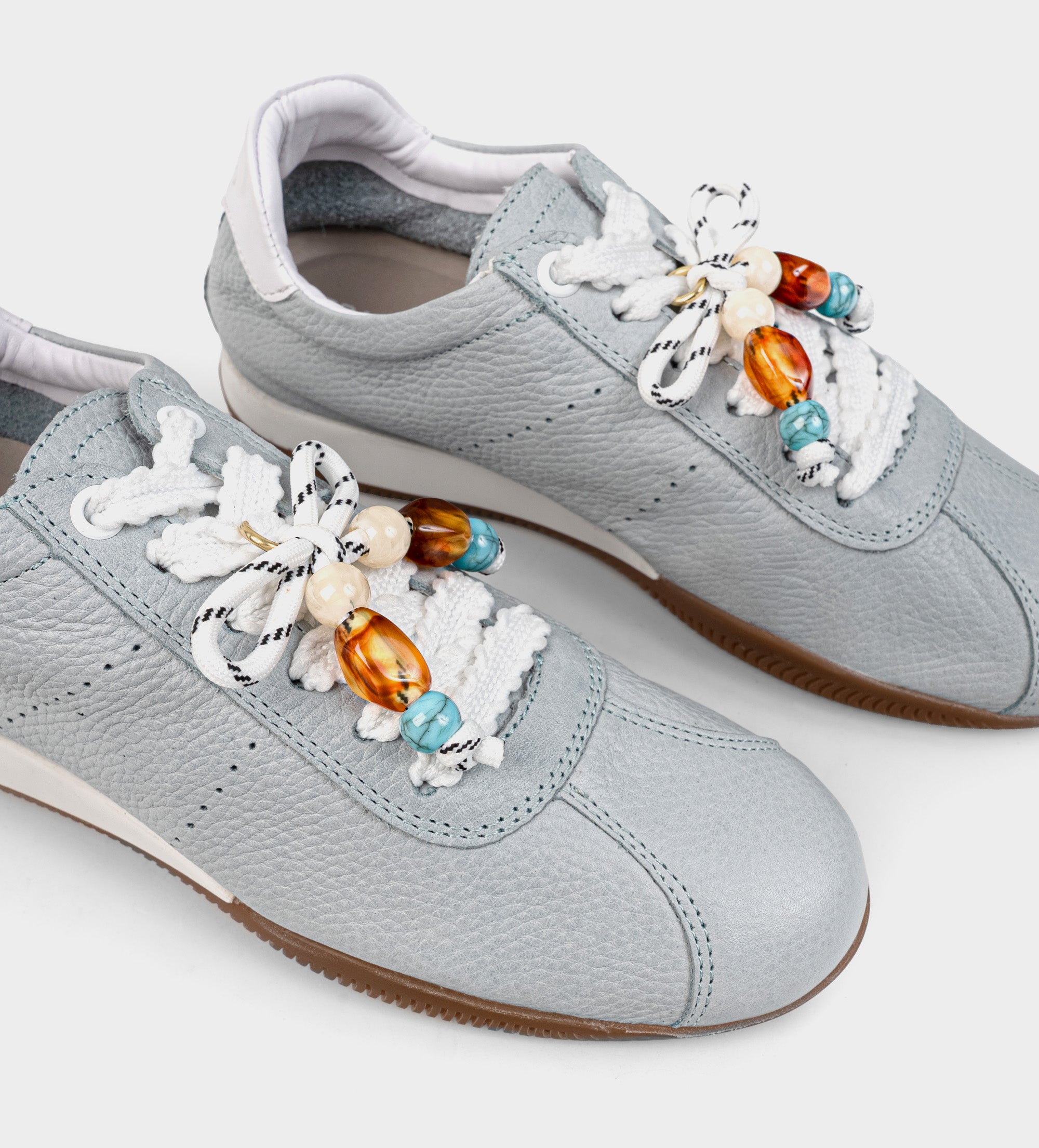 CHARMS SNEAKERS MOÑOS TEXTIL CAREY