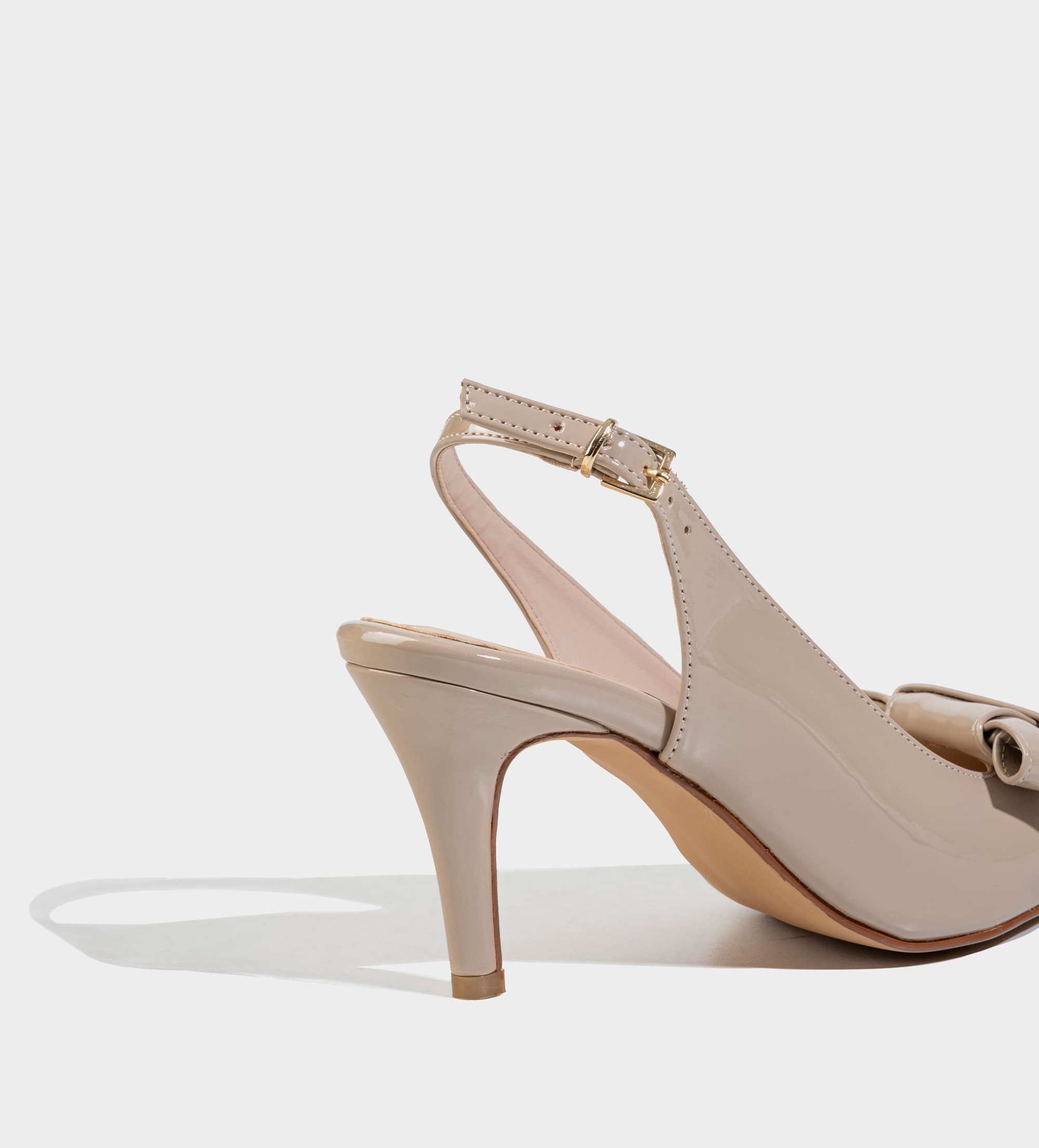 ZAPATILLA DESTALONADA MOÑO CHAROL NUDE