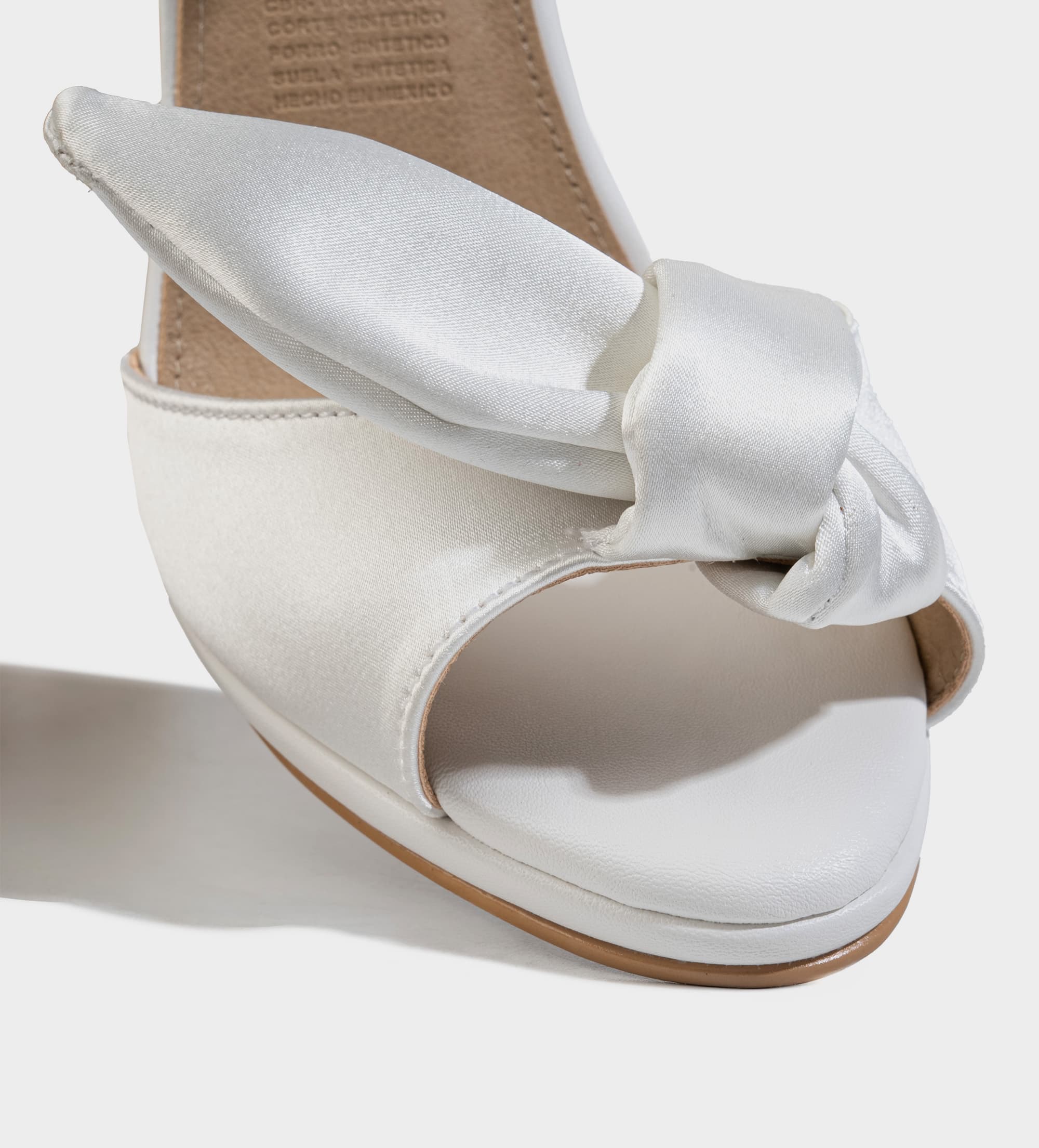 SANDALIA TACÓN TEXTIL SATINADO NUDO BLANCO