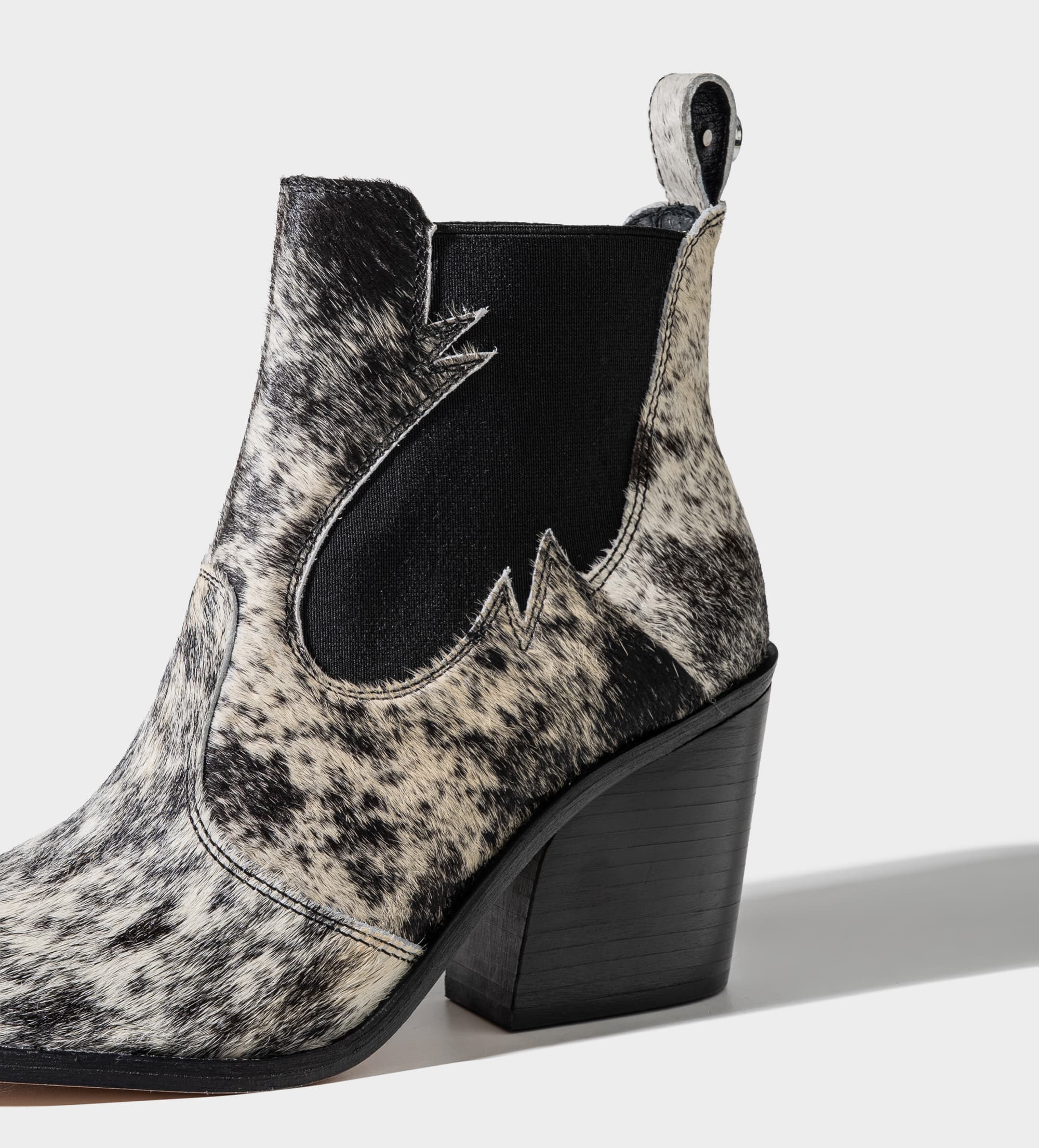 BOTÍN CHELSEA WESTERN PIEL PELO BLANCO