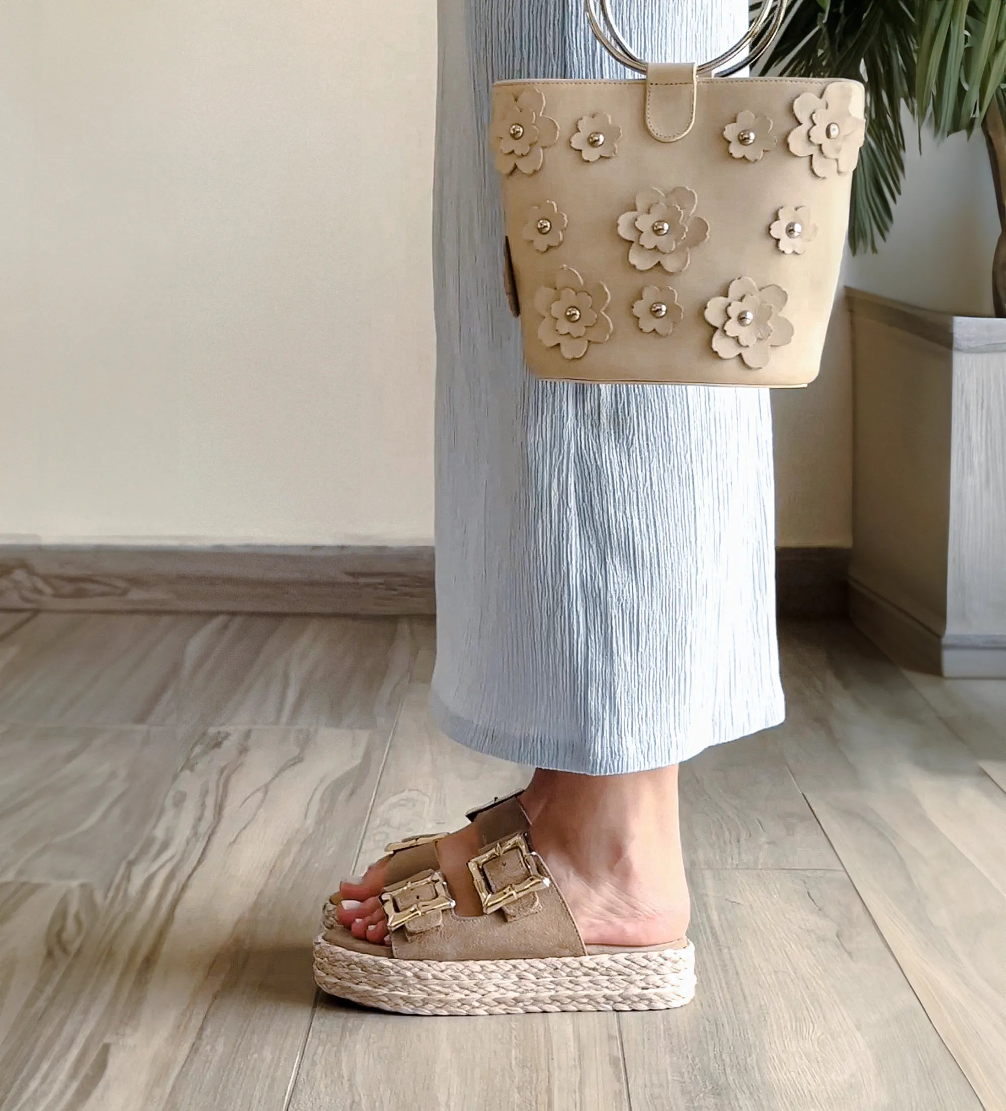 SANDALIA DOBLE HEBILLA GAMUZA CAMEL