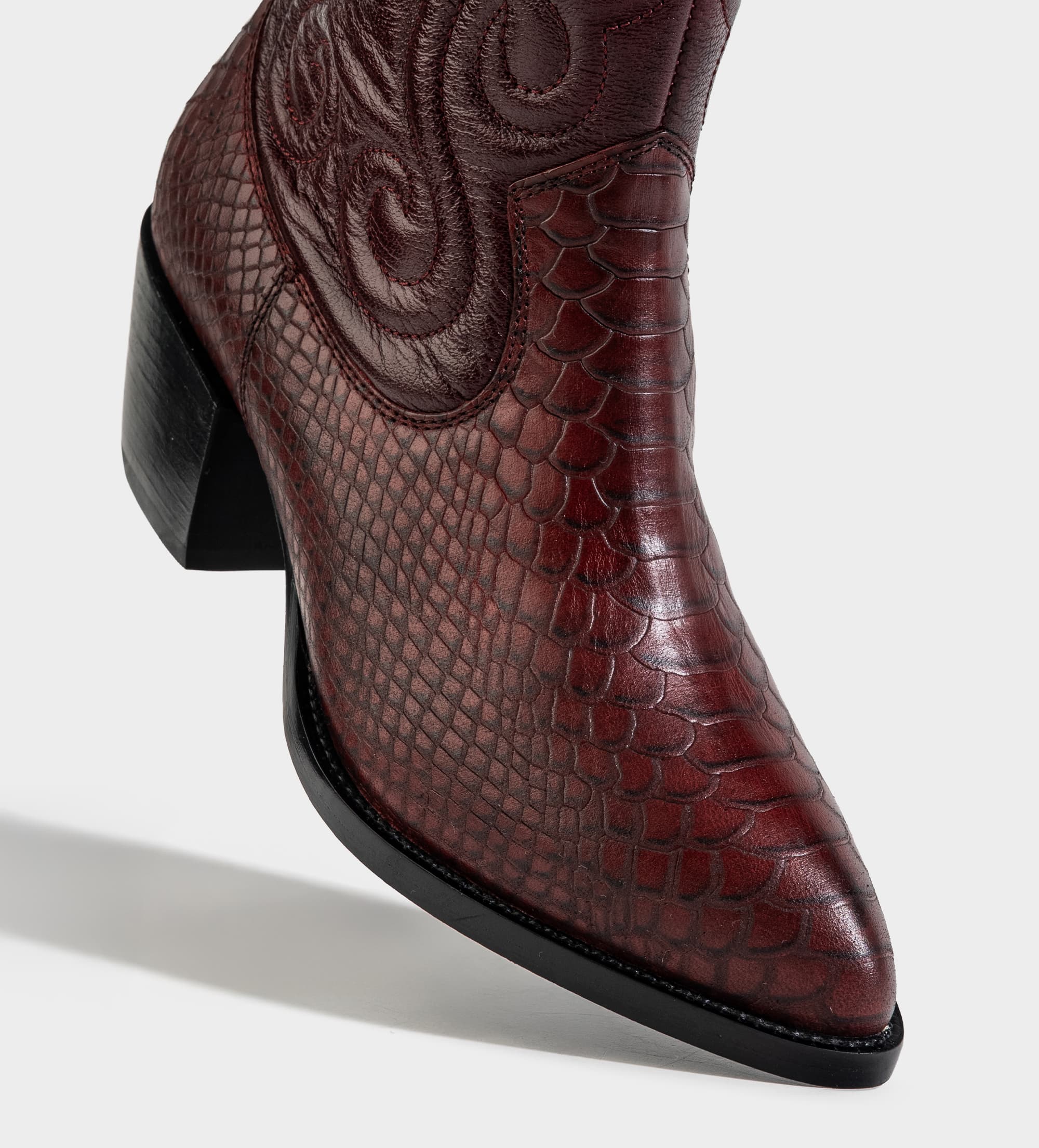 BOTÍN WESTERN PIEL VINO