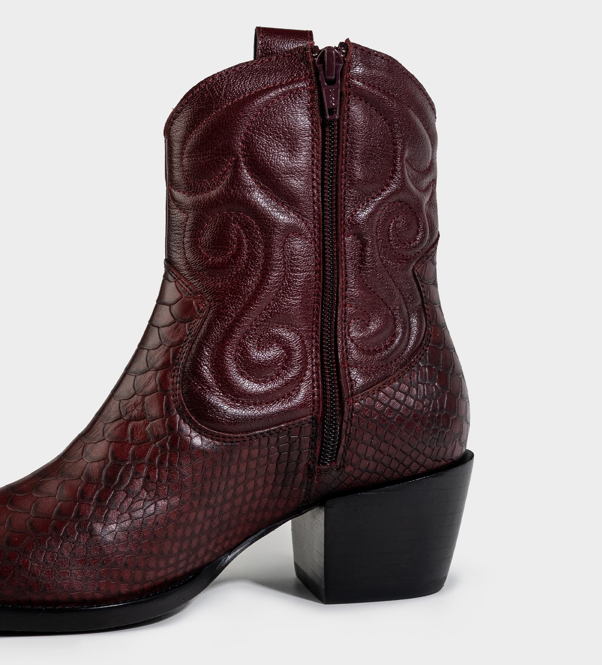 BOTÍN WESTERN PIEL VINO