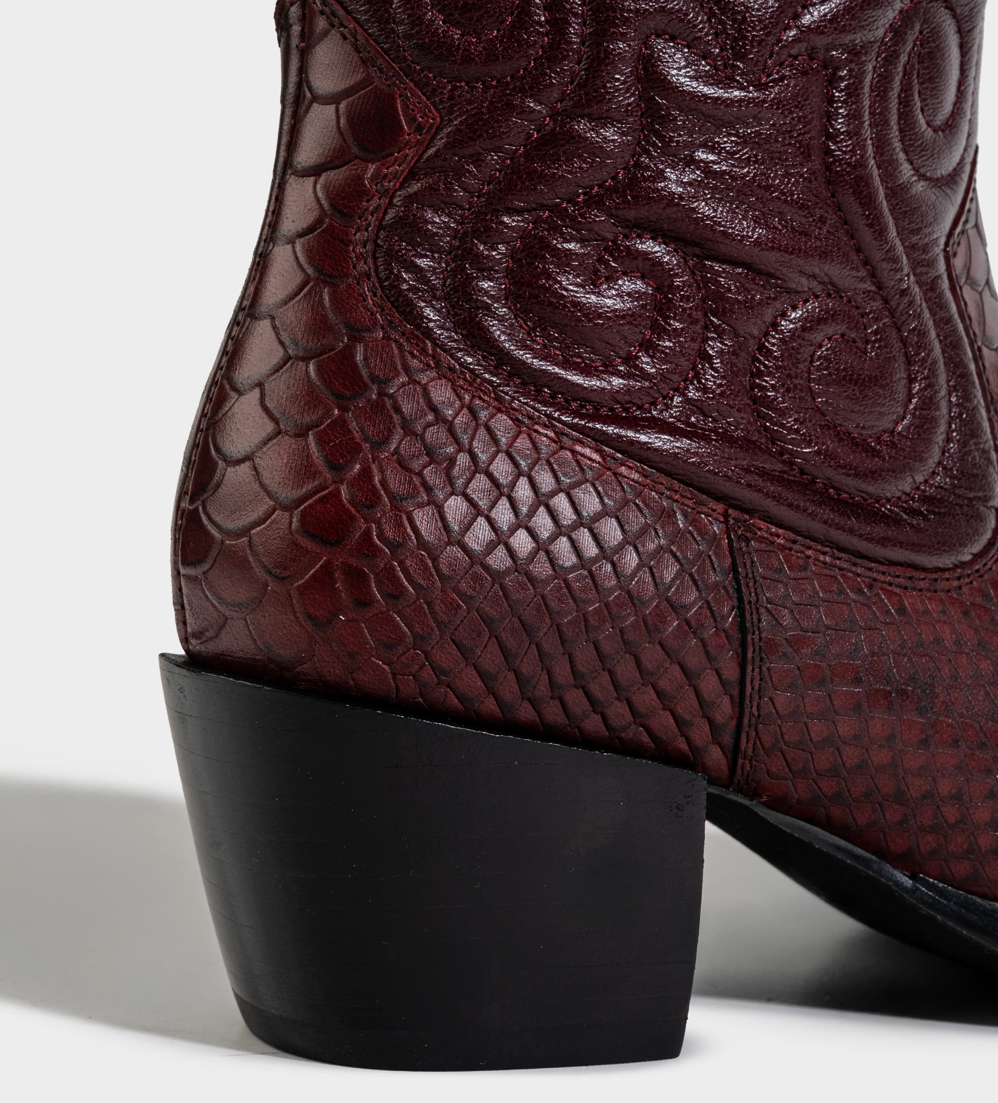 BOTÍN WESTERN PIEL VINO