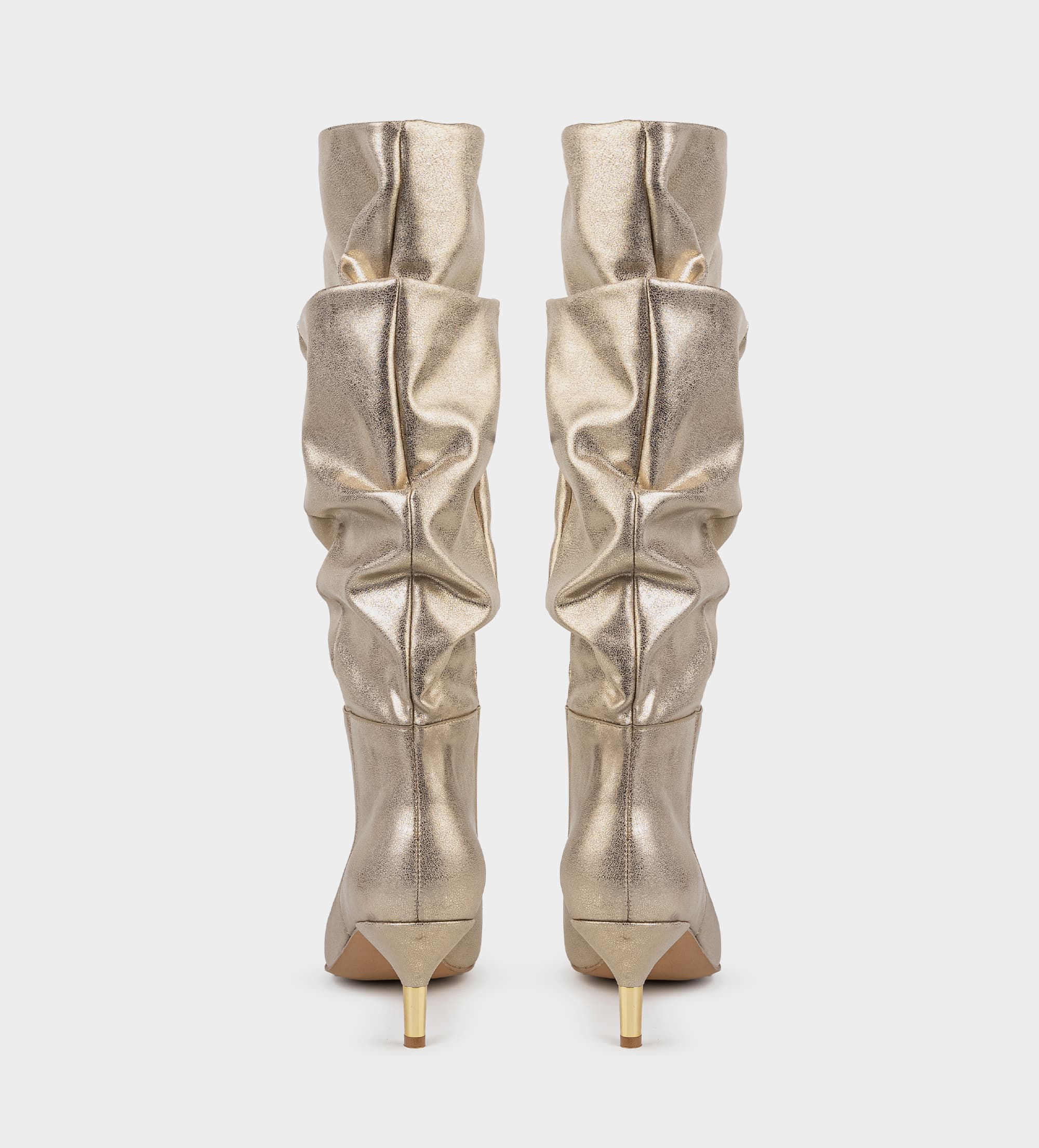 BOTA ALTA TACÓN BAJO SLOUCHY PIEL ORO