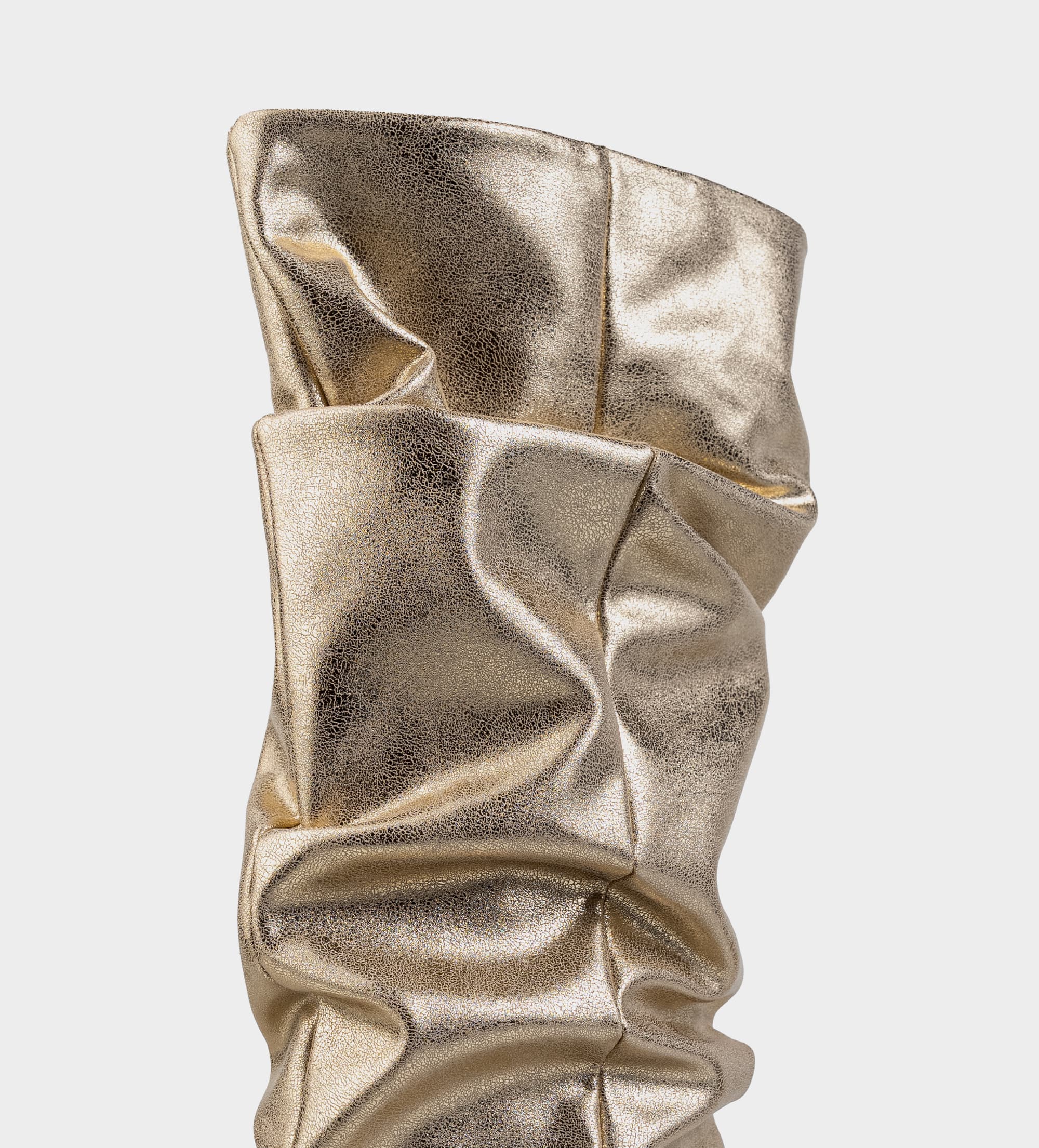 BOTA ALTA TACÓN BAJO SLOUCHY PIEL ORO
