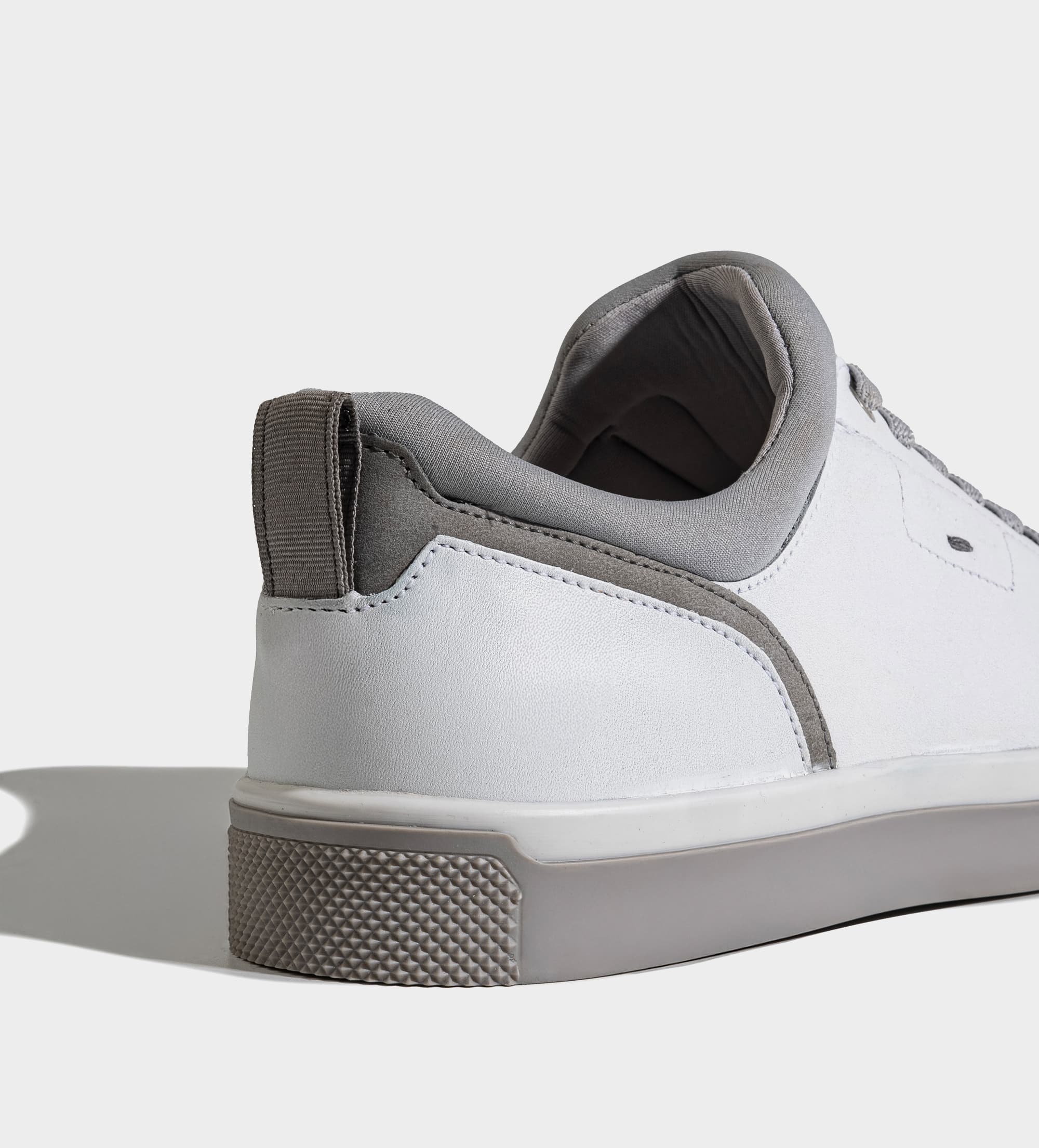 SNEAKER CASUAL AGUJETA ELÁSTICA PIEL CAFÉ