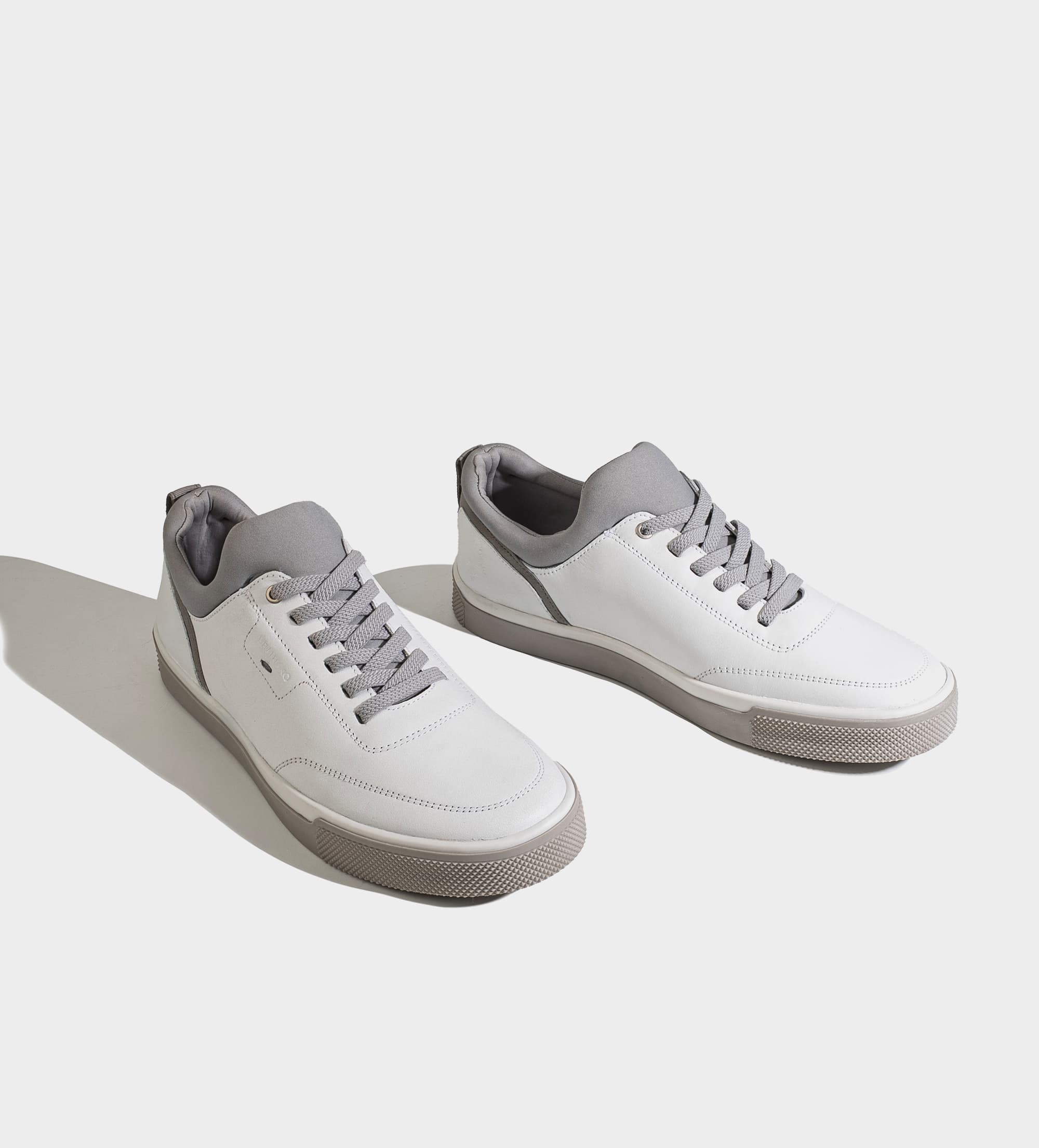 SNEAKER CASUAL AGUJETA ELÁSTICA PIEL CAFÉ